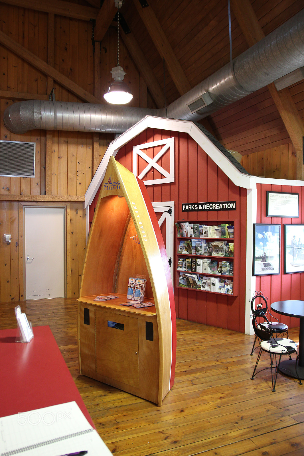 Canon EOS 550D (EOS Rebel T2i / EOS Kiss X4) sample photo. Red barn insite photography