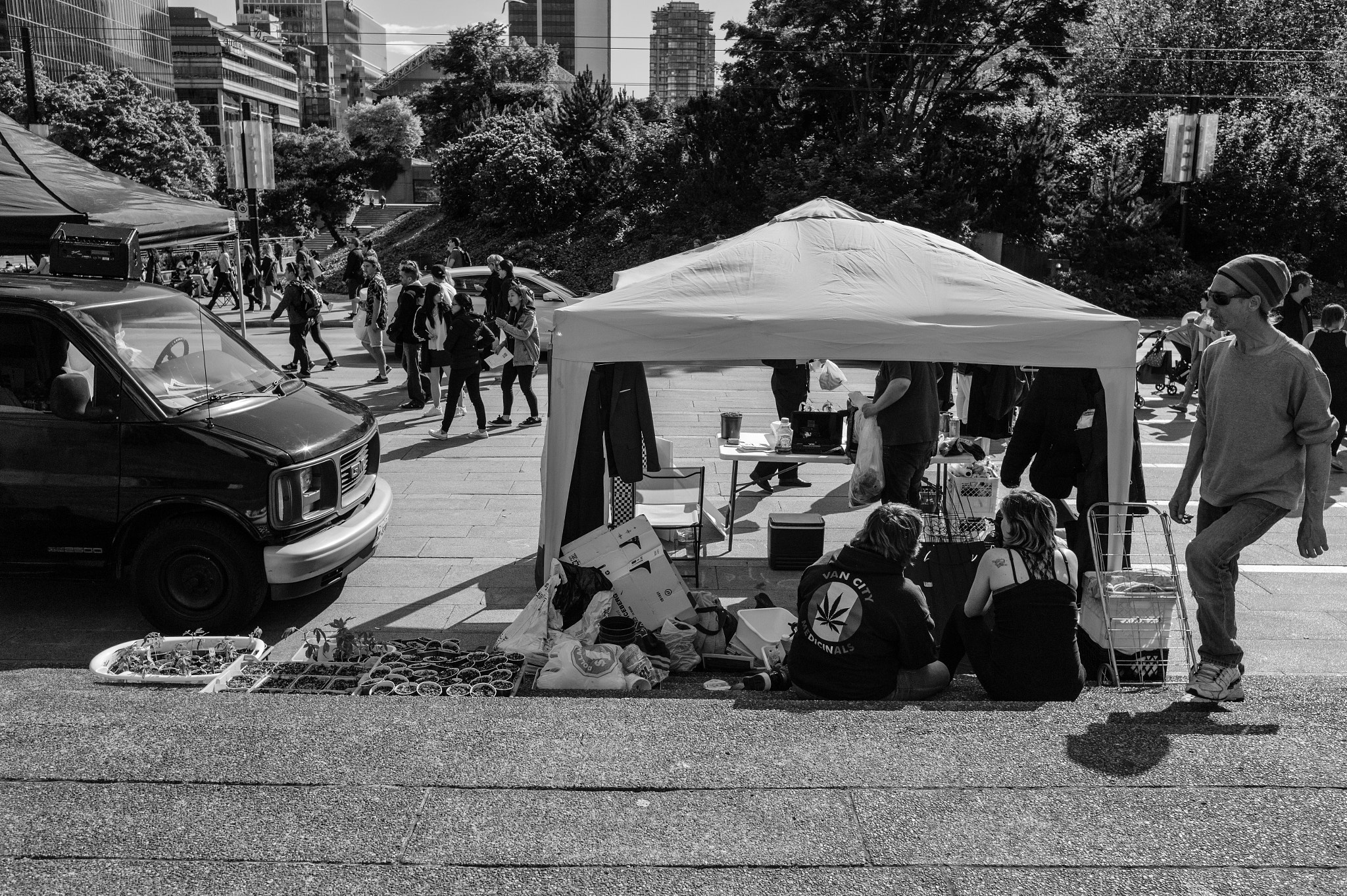 Elmarit-M 28mm f/2.8 (IV) sample photo. Cannabis robson st. vancouver, bc photography