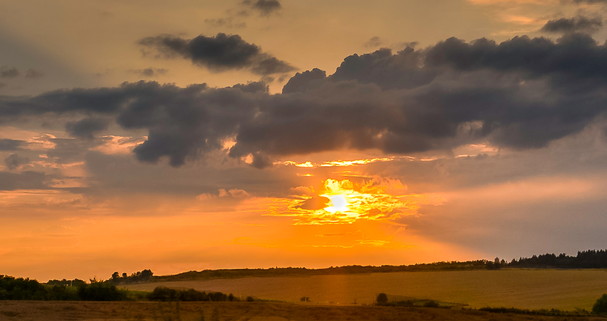 Nikon D600 + Nikon AF Nikkor 28mm F2.8D sample photo. Enroute photography