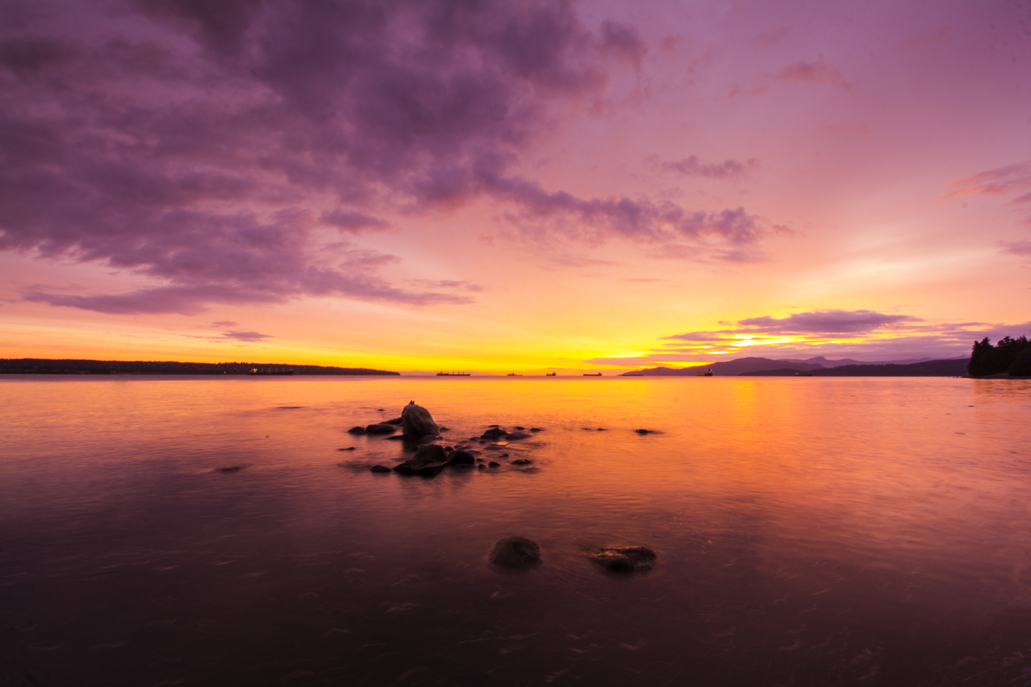 Canon EF-S 10-18mm F4.5–5.6 IS STM sample photo. Beach sunset colors photography