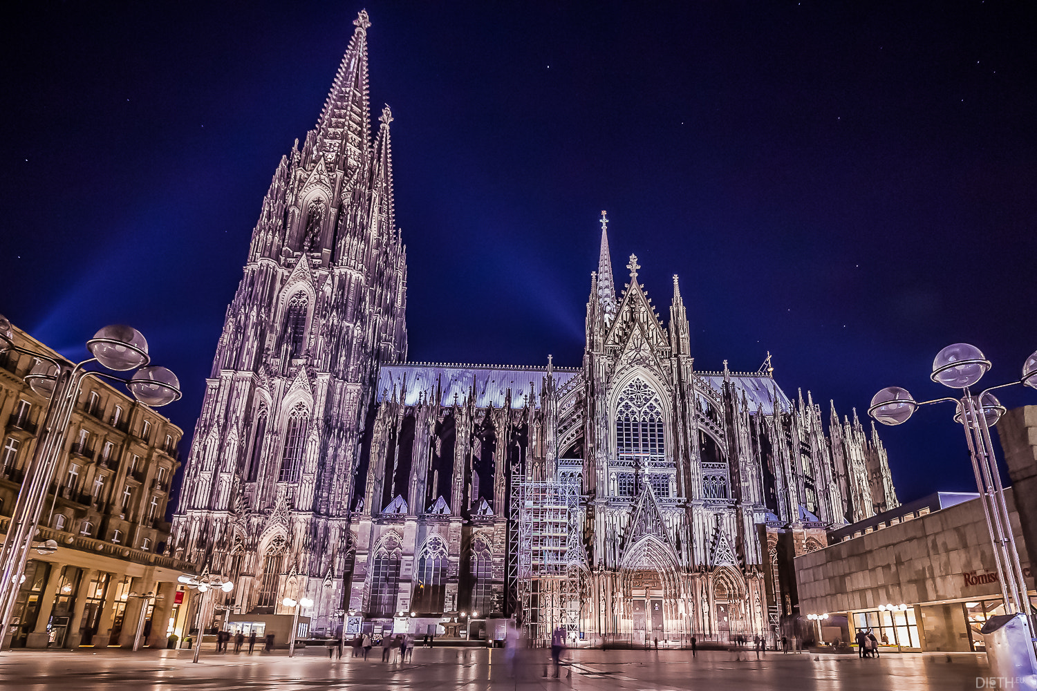 Canon EF-S 10-18mm F4.5–5.6 IS STM sample photo. Cologne at night photography