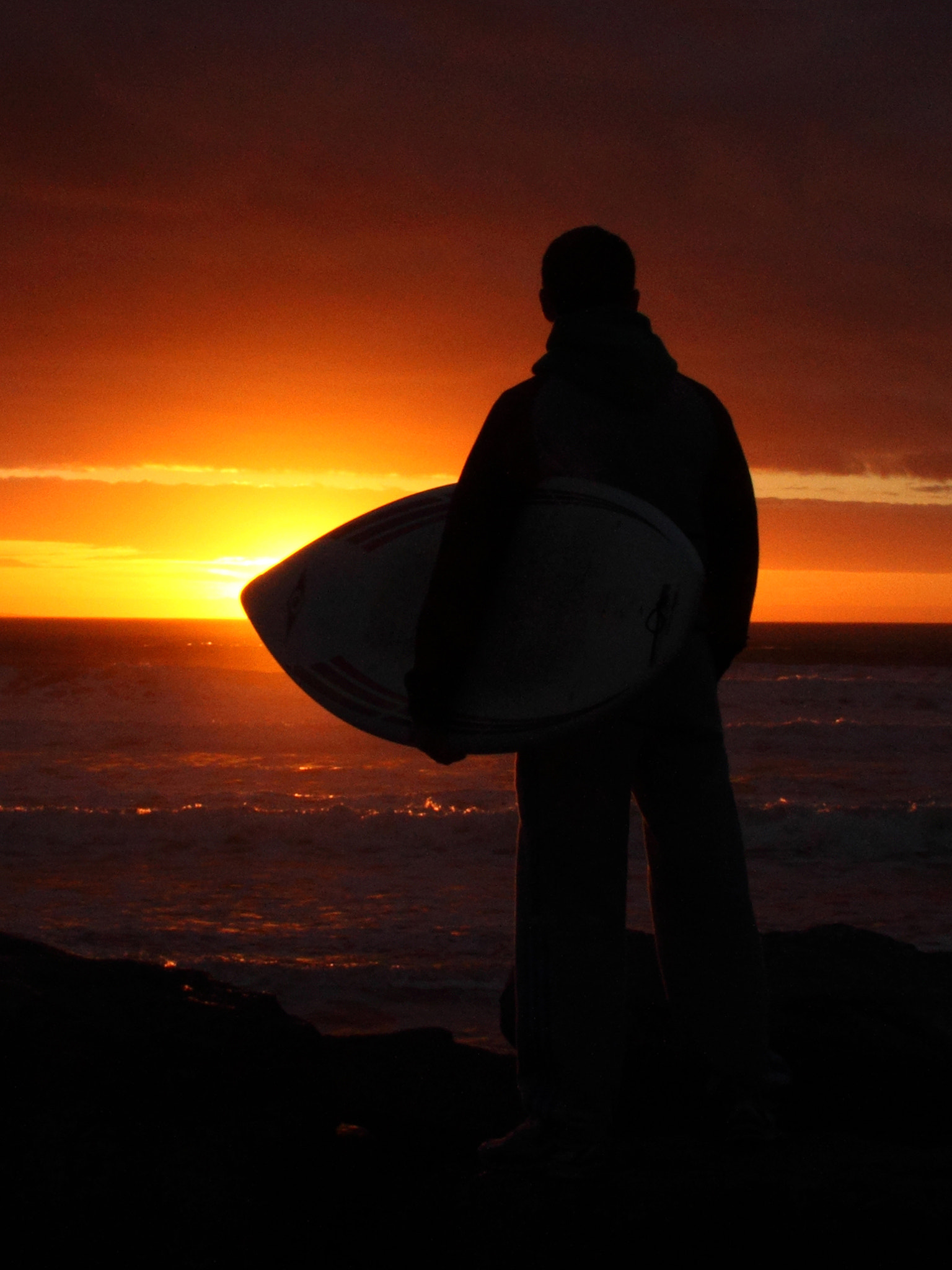 Canon EOS 500D (EOS Rebel T1i / EOS Kiss X3) + Canon EF-S 18-200mm F3.5-5.6 IS sample photo. Sunset surf photography