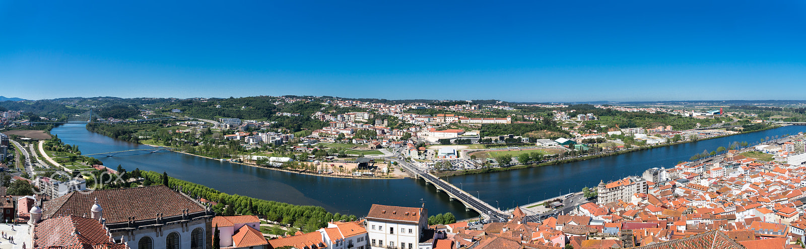 Sony Alpha NEX-5T + Sony Vario-Tessar T* E 16-70mm F4 ZA OSS sample photo. Sunny day in coimbra photography