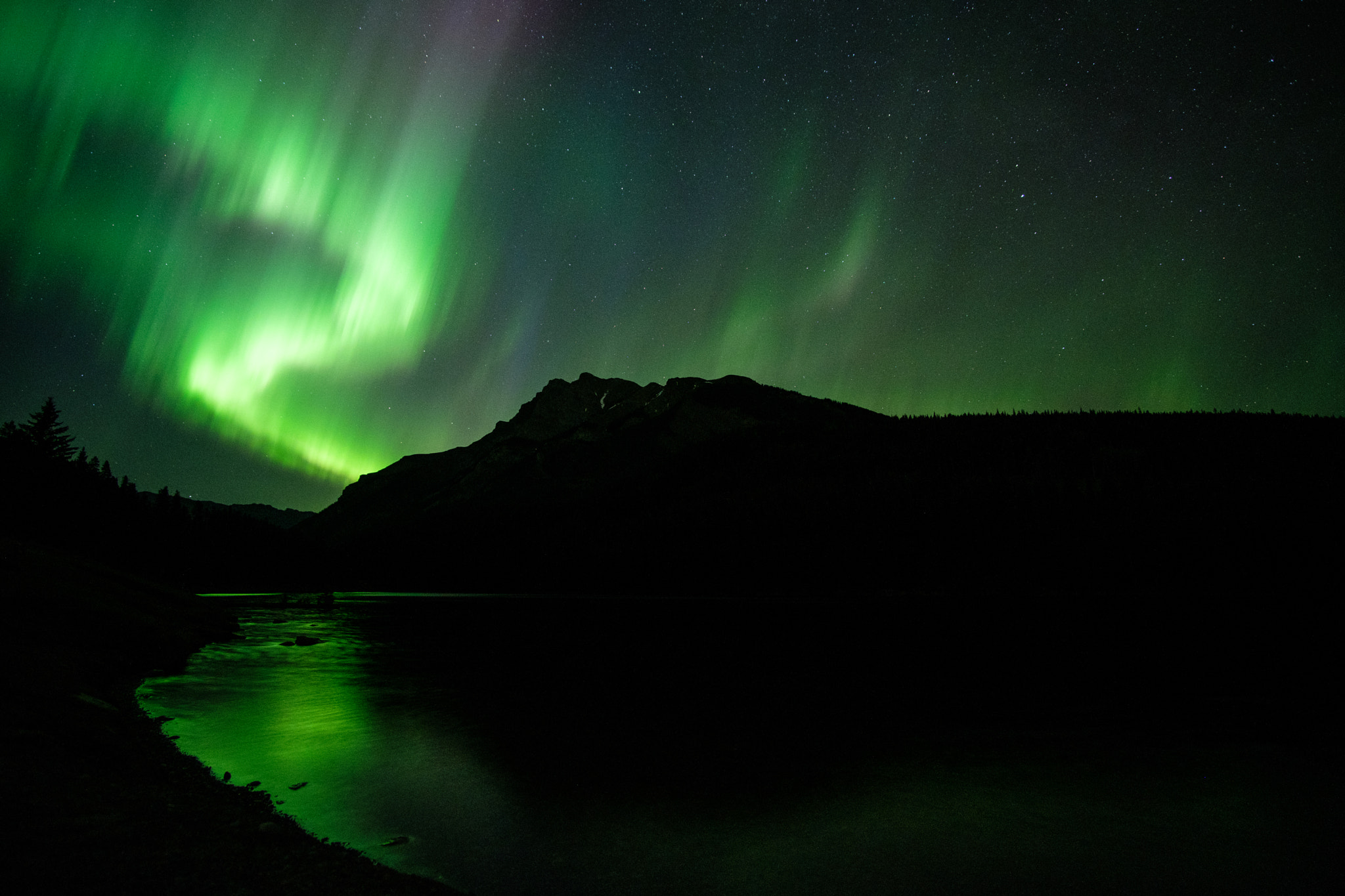 Fujifilm X-Pro2 + Rokinon 12mm f/2.0 NCS CS sample photo. Aurora at two jack lake photography