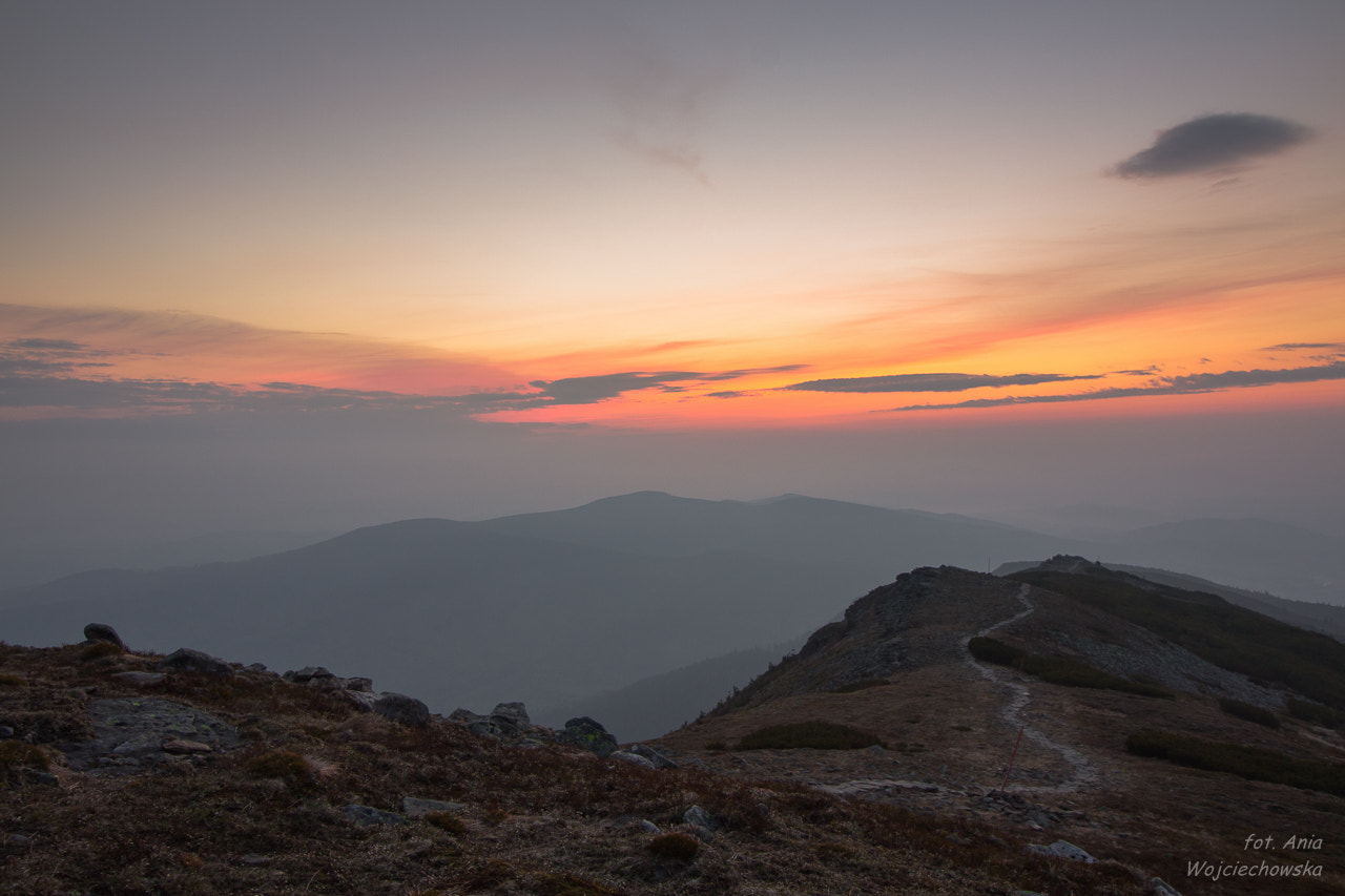 Canon EOS 600D (Rebel EOS T3i / EOS Kiss X5) + Canon EF-S 10-18mm F4.5–5.6 IS STM sample photo. Sunrise in beskidy mountains photography