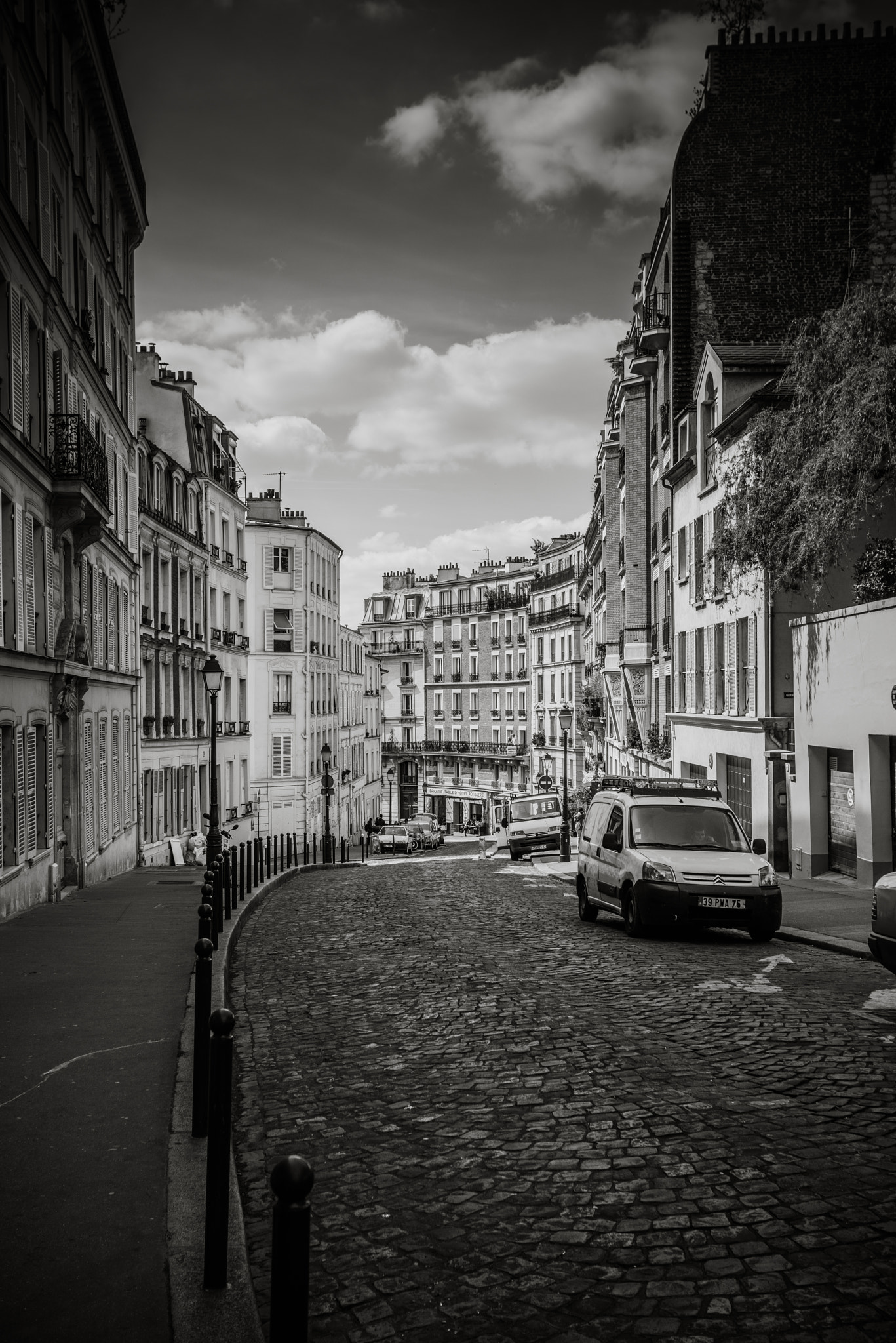 Sony a7R + Canon EF 17-40mm F4L USM sample photo. The streets of montmartre photography