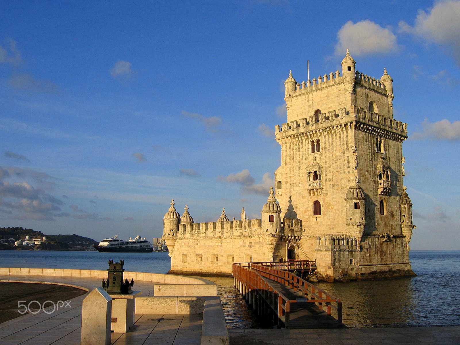 Canon POWERSHOT S50 sample photo. Arriving lisbon photography