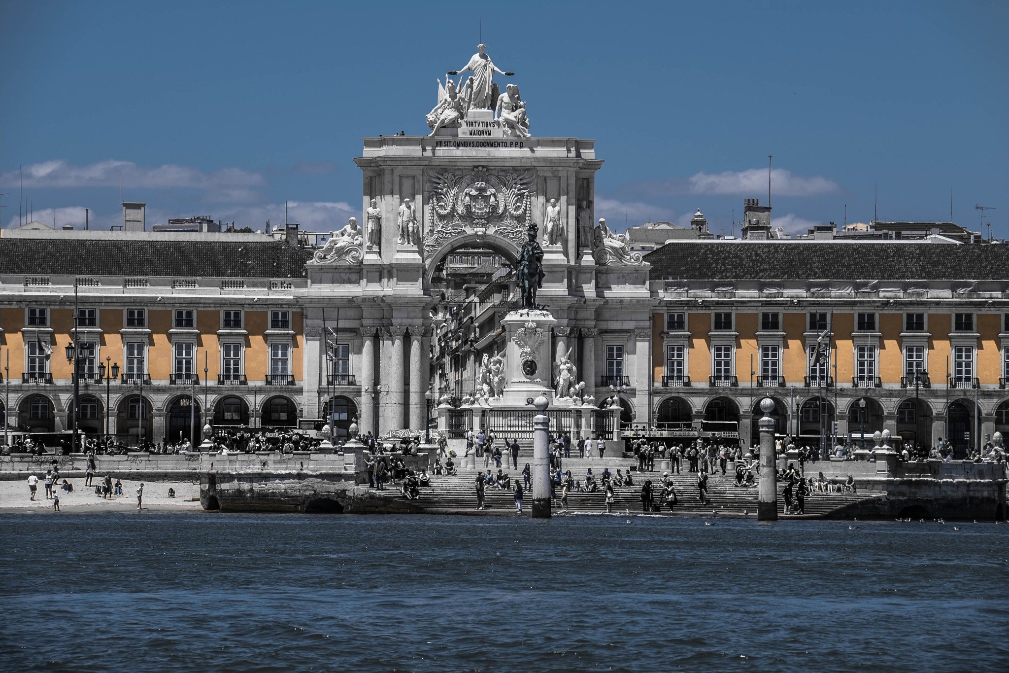 Sigma 18-200mm F3.5-6.3 II DC OS HSM sample photo. Lisbon in blue & yellow photography