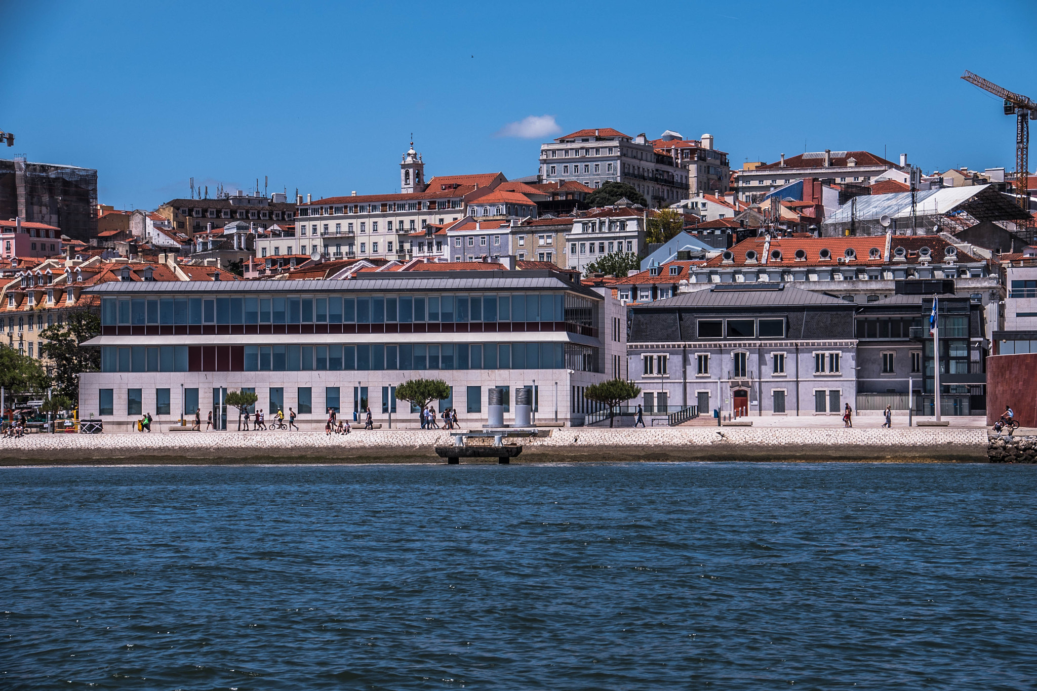 Sigma 18-200mm F3.5-6.3 II DC OS HSM sample photo. Modern lisbon photography