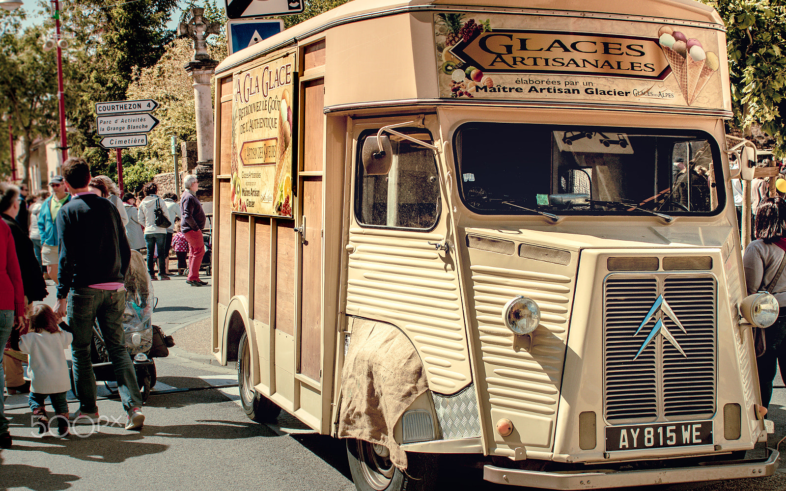Canon EF 28-80mm f/3.5-5.6 sample photo. Ice cream seller in street photography