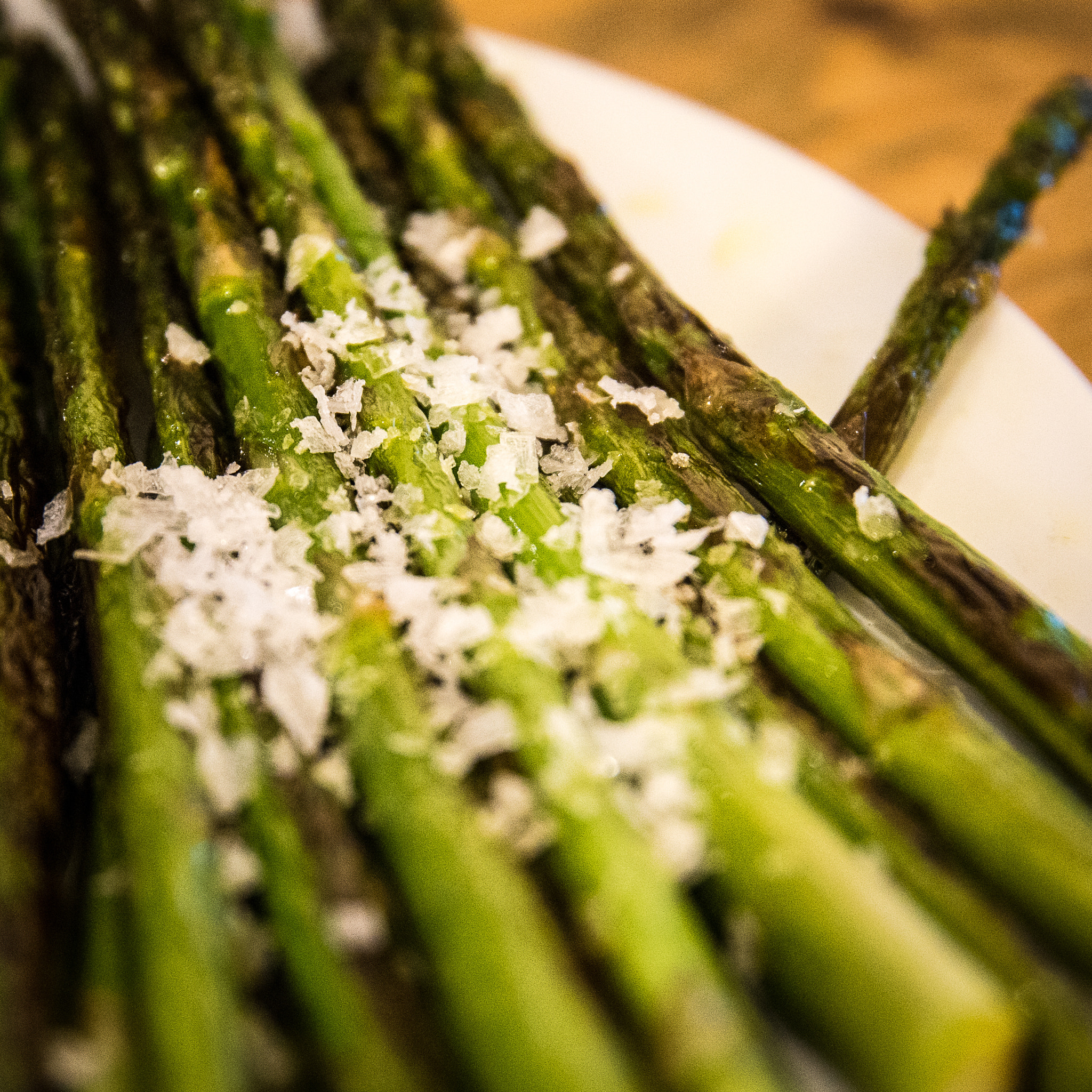 Nikon Df + Sigma 24-105mm F4 DG OS HSM Art sample photo. Green asparagus with seasalt photography
