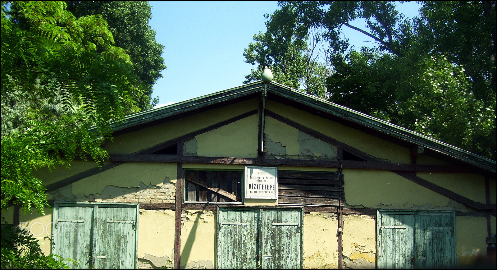 Kodak EASYSHARE C533 ZOOM DIGITAL CAMERA sample photo. Abandoned boathouse photography