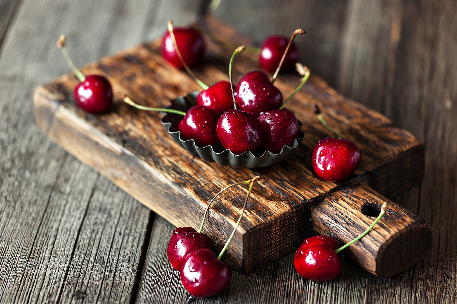 Sigma 150mm F2.8 EX DG Macro HSM sample photo. Sweet cherry on a wooden board photography