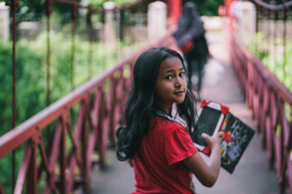 Sony Alpha a5000 (ILCE 5000) + E 50mm F1.8 OSS sample photo. I was going to shot her as foreground and the bridge as background when she turned her head and  photography