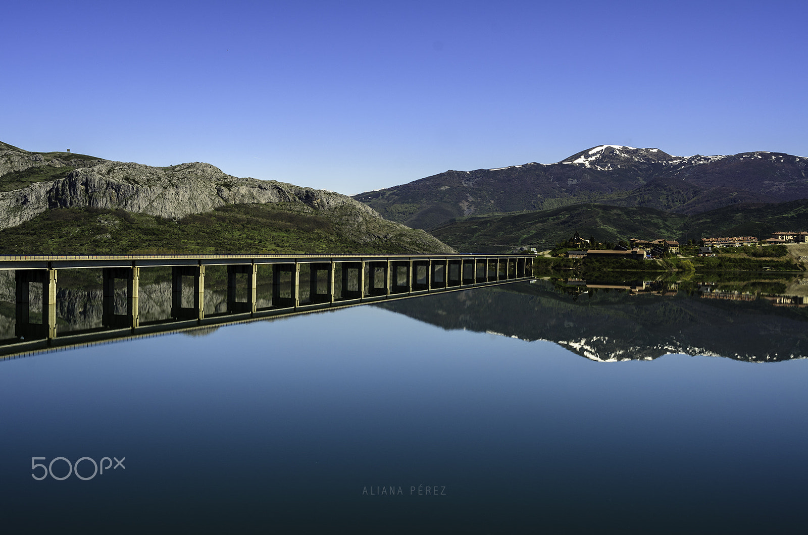 AF Zoom-Nikkor 28-80mm f/3.3-5.6G sample photo. Reflections photography