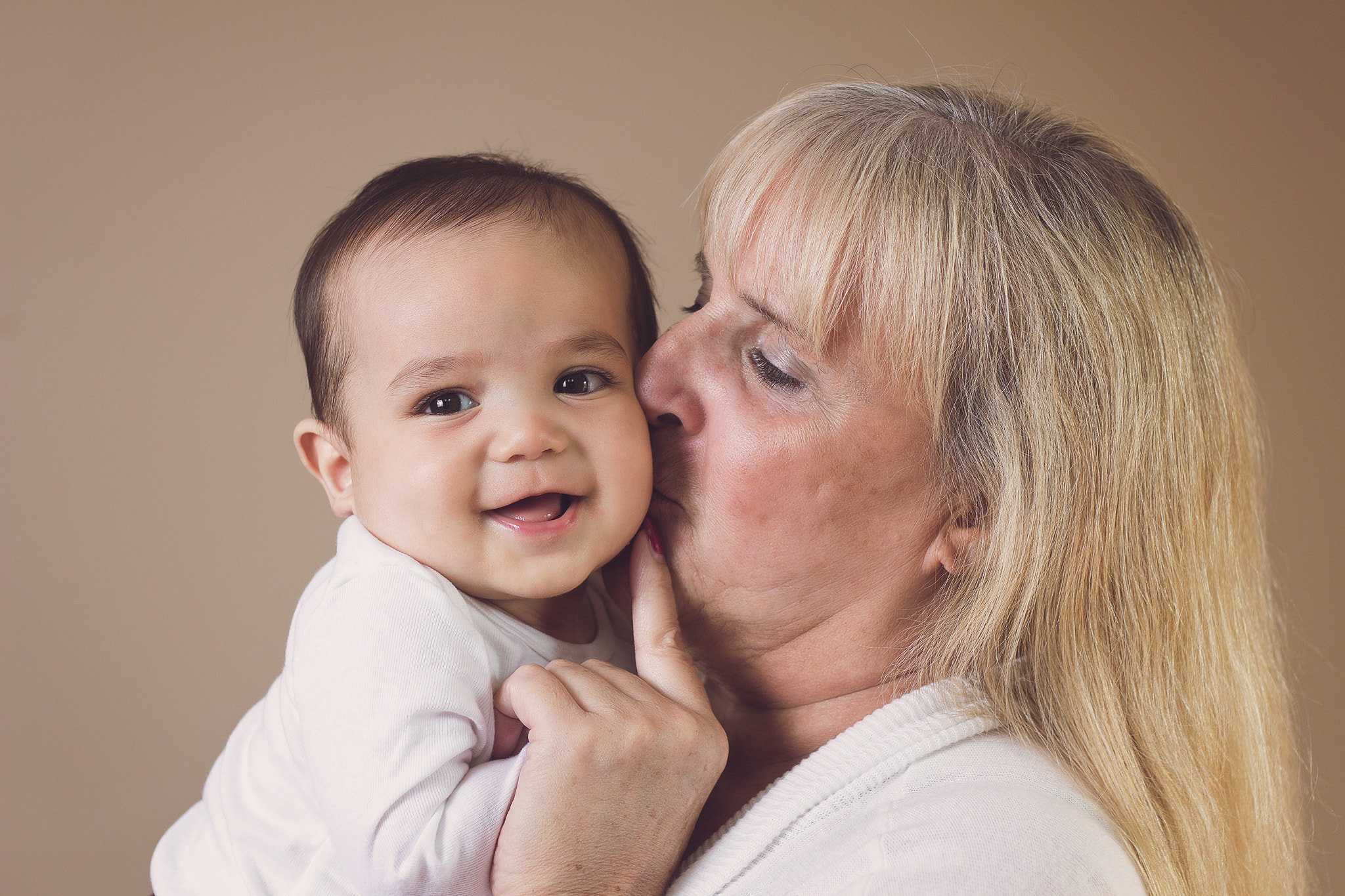 Canon EOS 100D (EOS Rebel SL1 / EOS Kiss X7) sample photo. Grandma and grandson photography