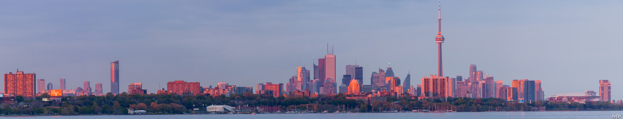 Canon EOS 500D (EOS Rebel T1i / EOS Kiss X3) + Canon EF 70-200mm F4L IS USM sample photo. Toronto skyline photography