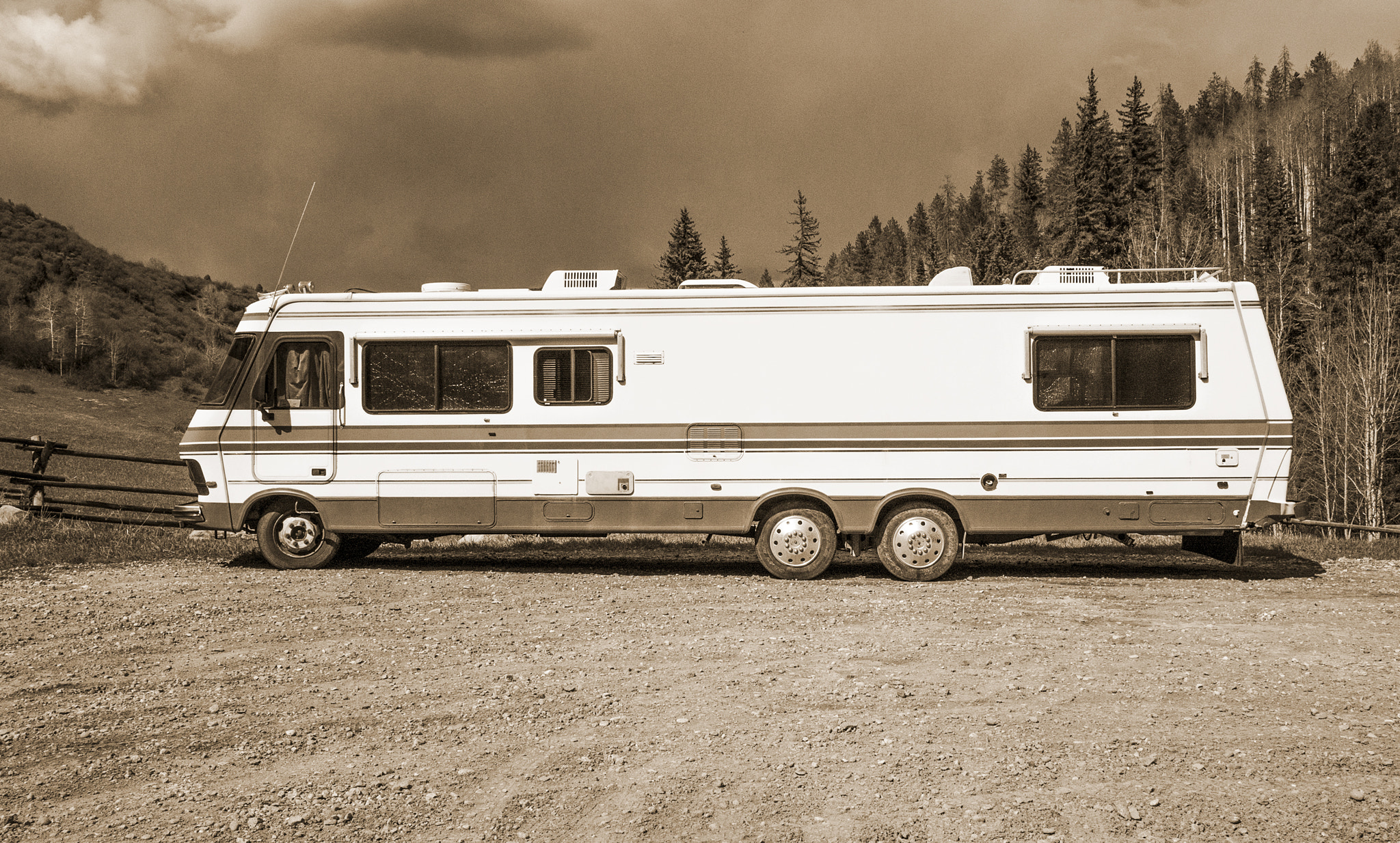 Panasonic Lumix DMC-GH3 + LEICA DG SUMMILUX 15/F1.7 sample photo. John deere rv sepia photography