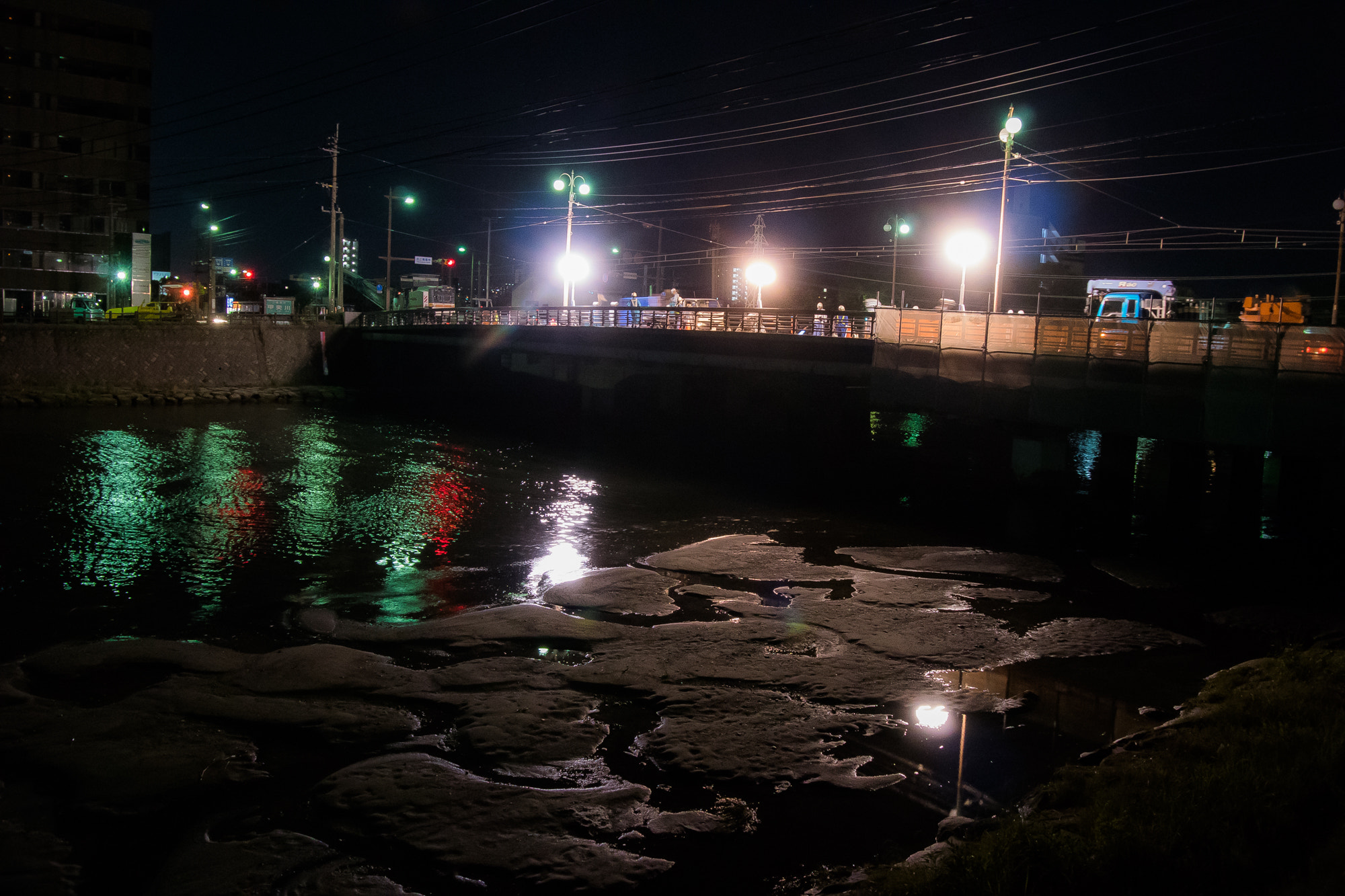 Nikon 1 V3 sample photo. Construction site in the night photography