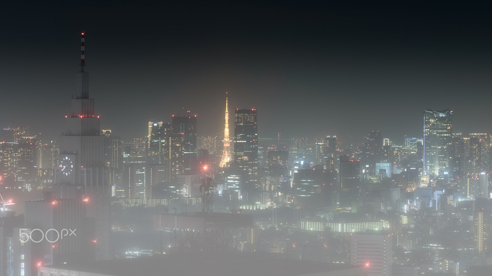 Nikon D750 + AF-S Zoom-Nikkor 80-200mm f/2.8D IF-ED sample photo. Tokyo night scene, panoramic view in fog photography