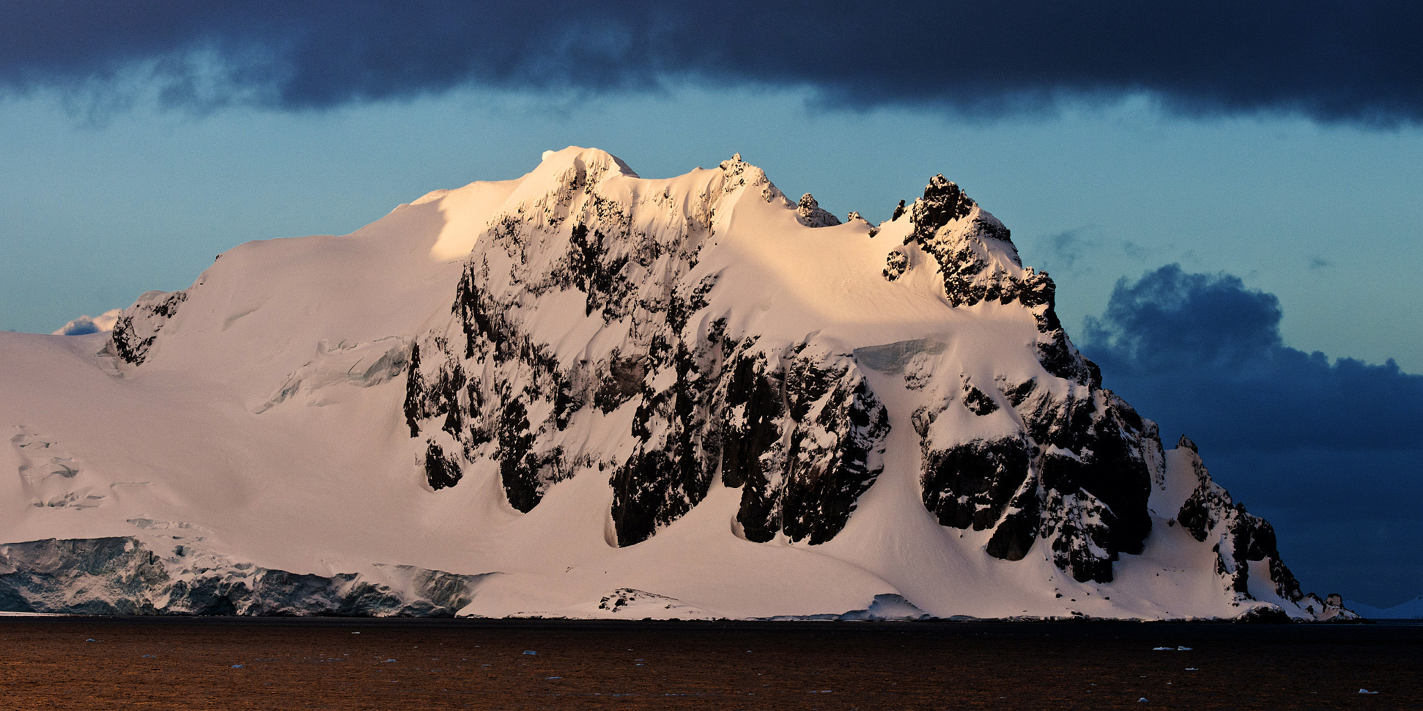 Nikon D3X + AF-S Zoom-Nikkor 80-200mm f/2.8D IF-ED sample photo. [ antarctic peninsula ] photography
