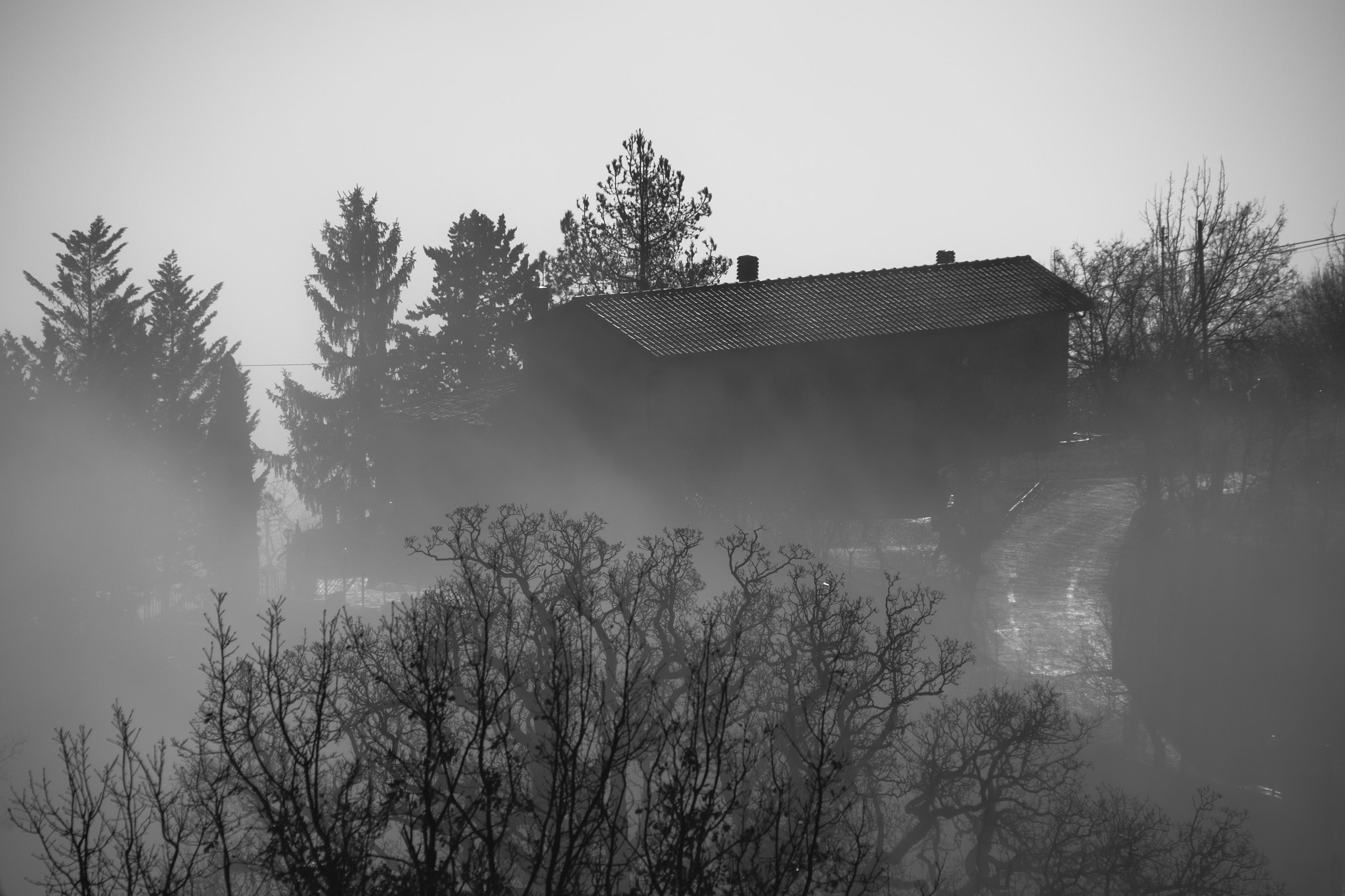 Pentax smc DA 18-270mm F3.5-6.3 ED SDM sample photo. Foggy house photography