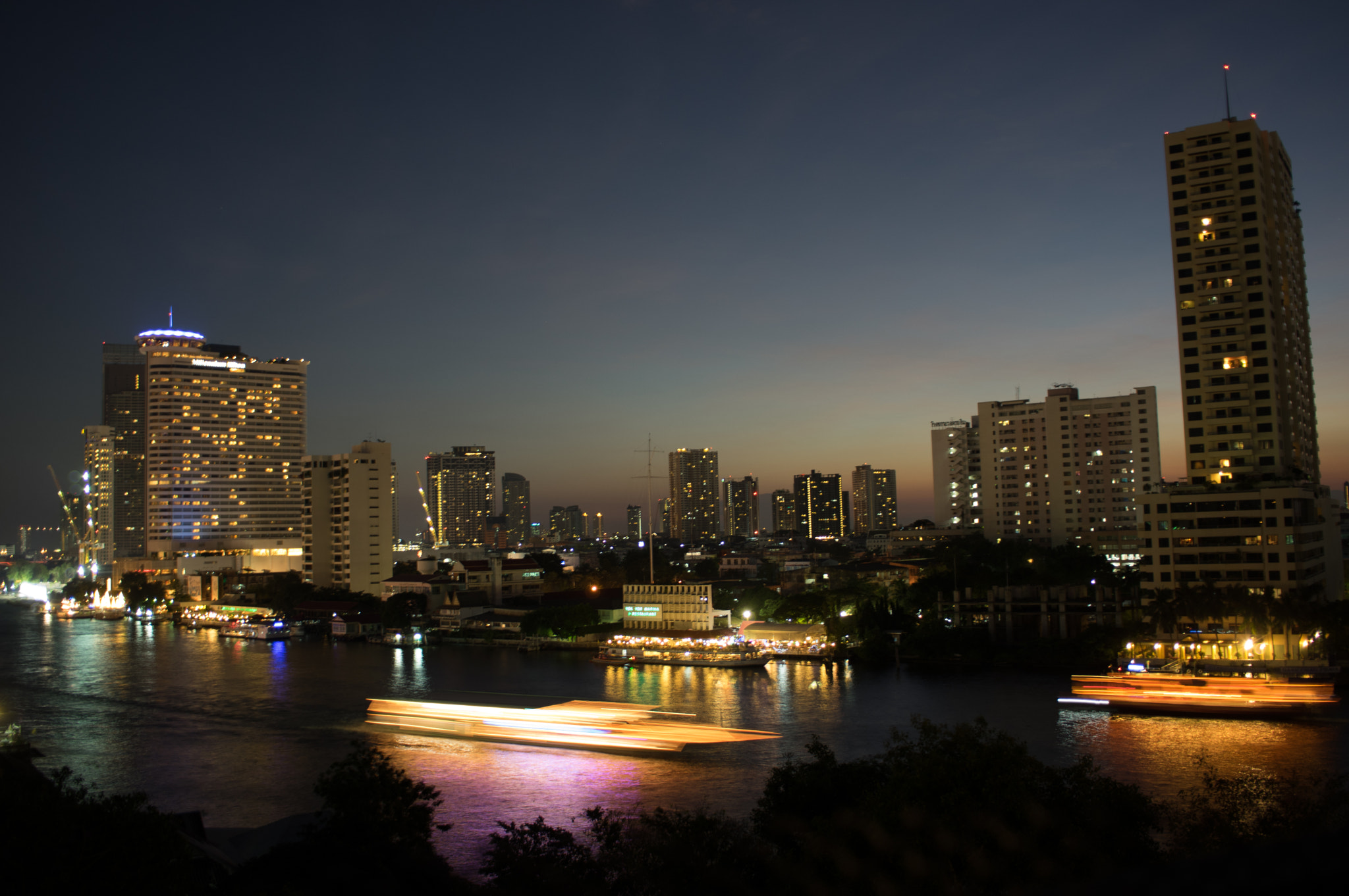 Pentax smc DA 21mm F3.2 AL Limited sample photo. Chao phraya dusk photography