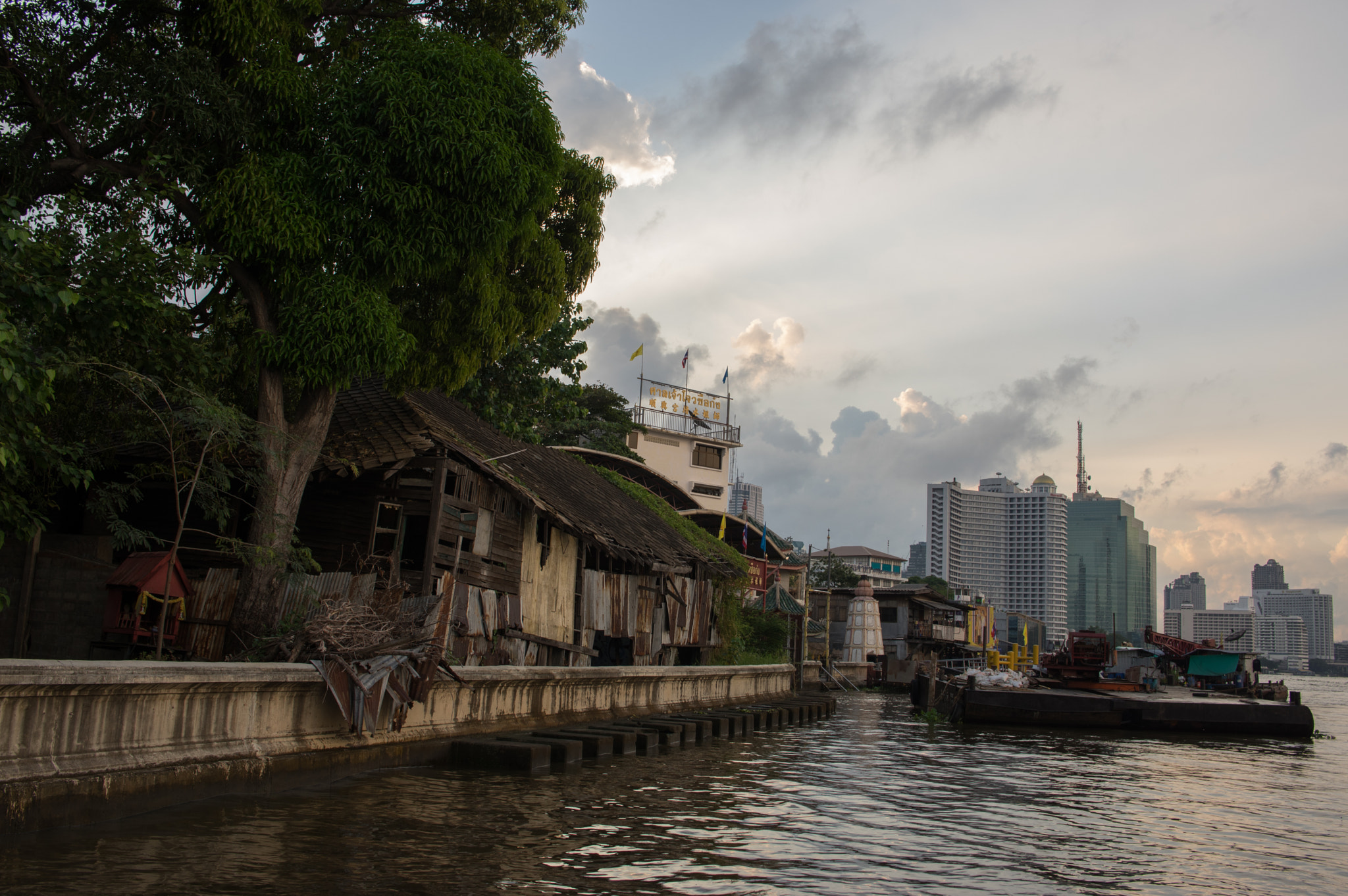 Pentax K-3 + Pentax smc DA 21mm F3.2 AL Limited sample photo. Chao phraya dawn photography