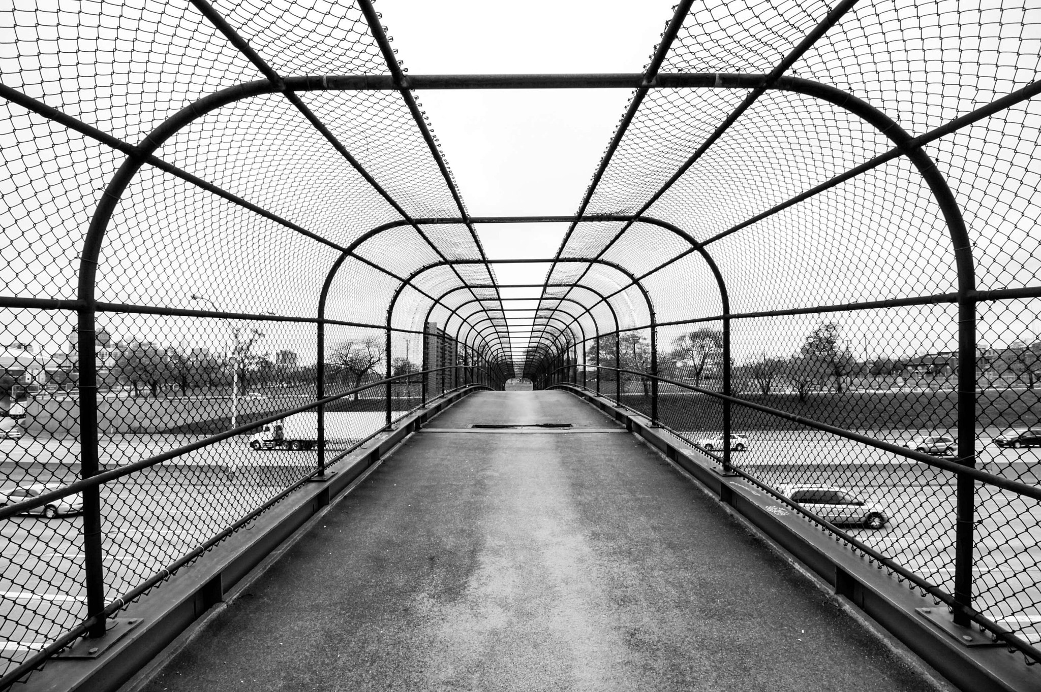 Canon EF-S 10-18mm F4.5–5.6 IS STM sample photo. Chain link photography