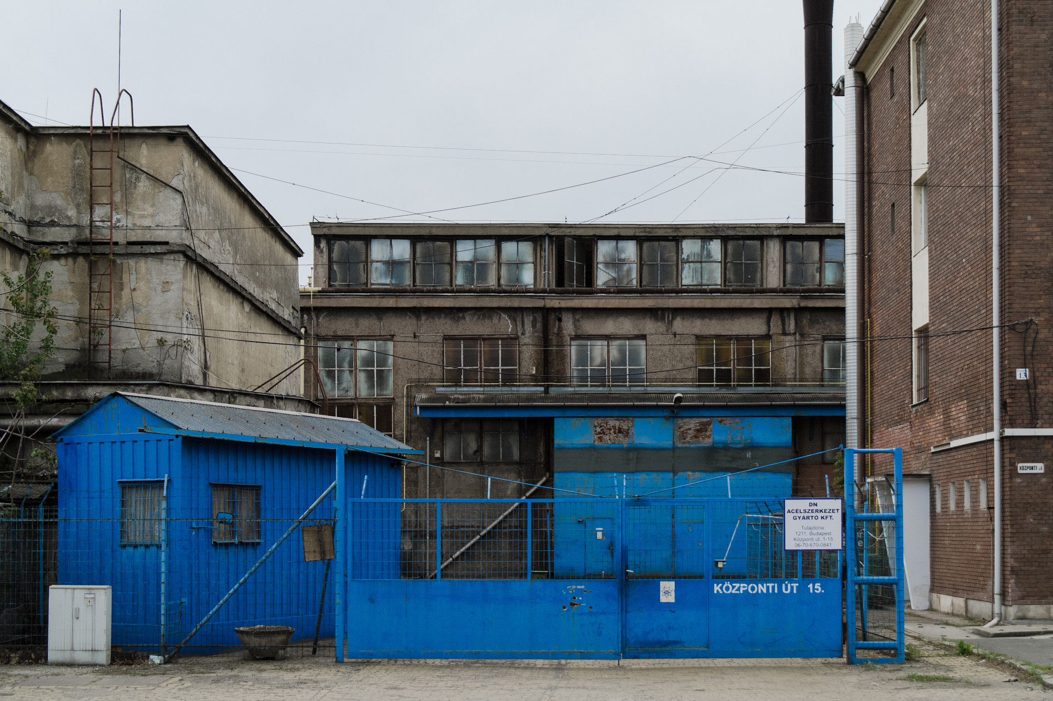 Samsung NX10 sample photo. On the streets of budapest photography