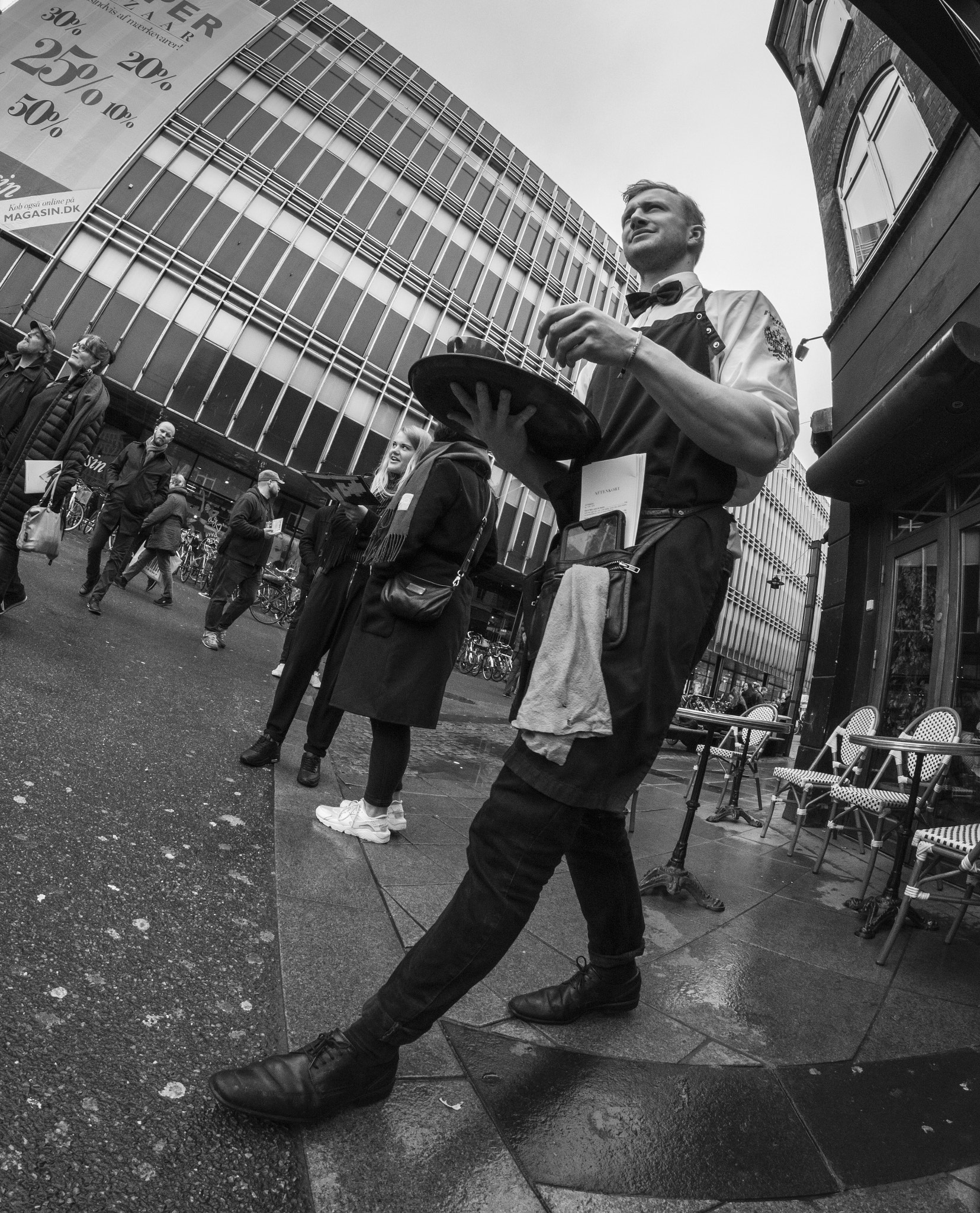 Nikon D7200 + Samyang 8mm F3.5 Aspherical IF MC Fisheye sample photo. The busy waiter photography