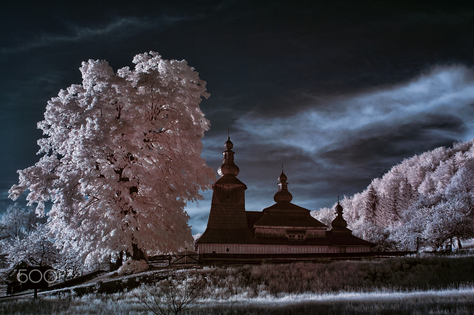 Canon EOS 1000D (EOS Digital Rebel XS / EOS Kiss F) sample photo. Wooden church photography