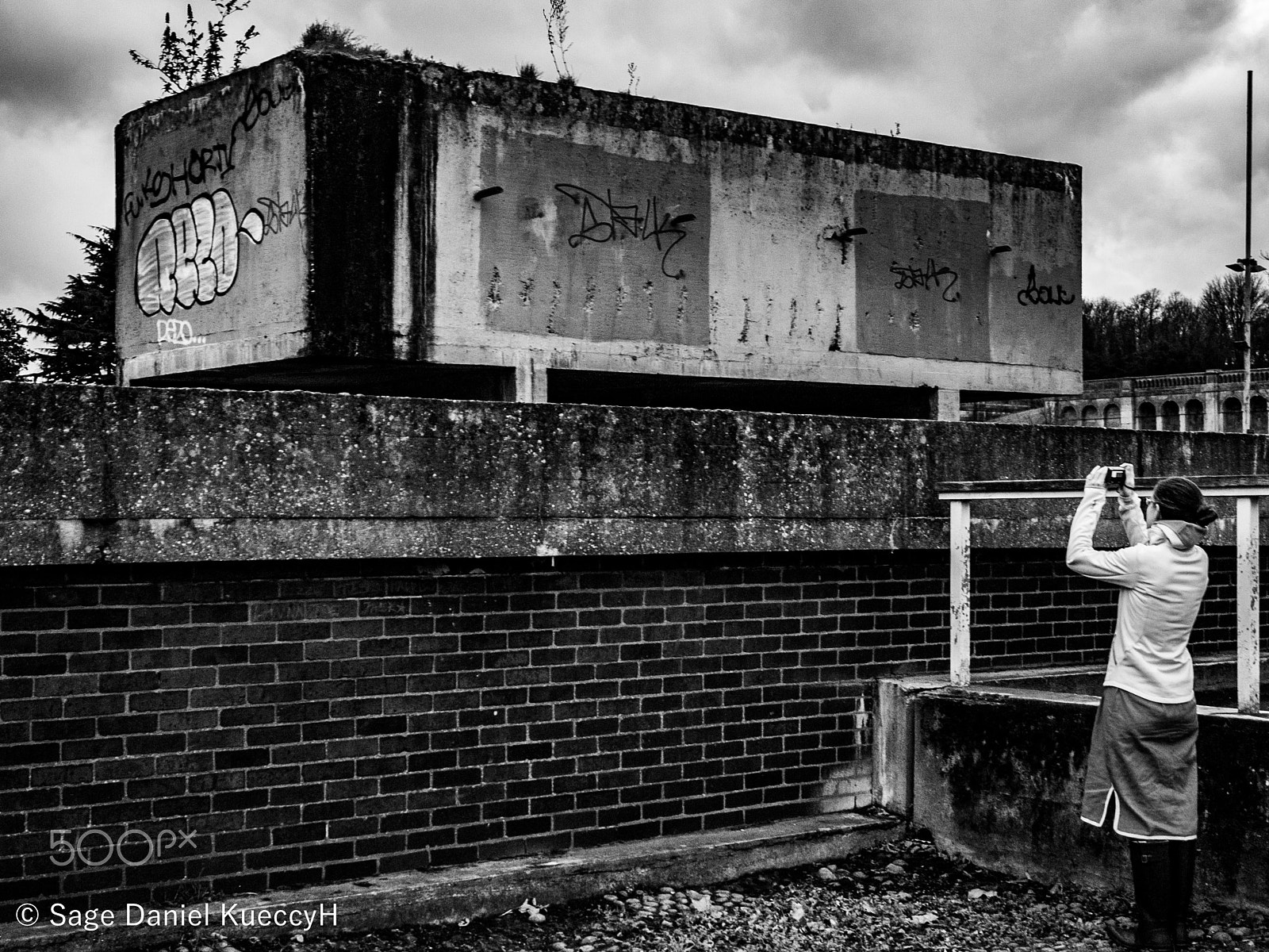 Leica Digilux 3 sample photo. Park architecture photography