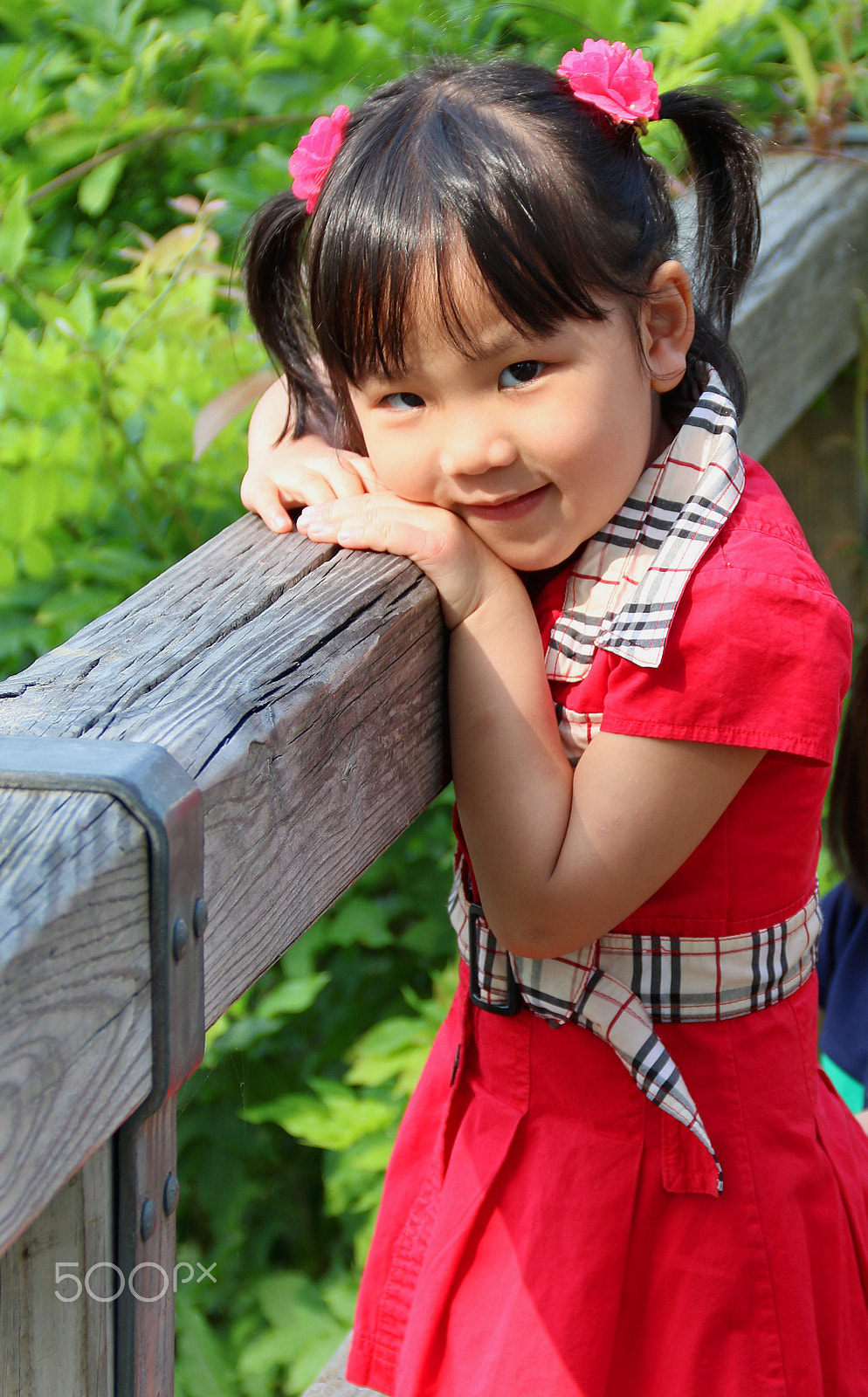 Canon EOS 750D (EOS Rebel T6i / EOS Kiss X8i) sample photo. Little lady in red photography