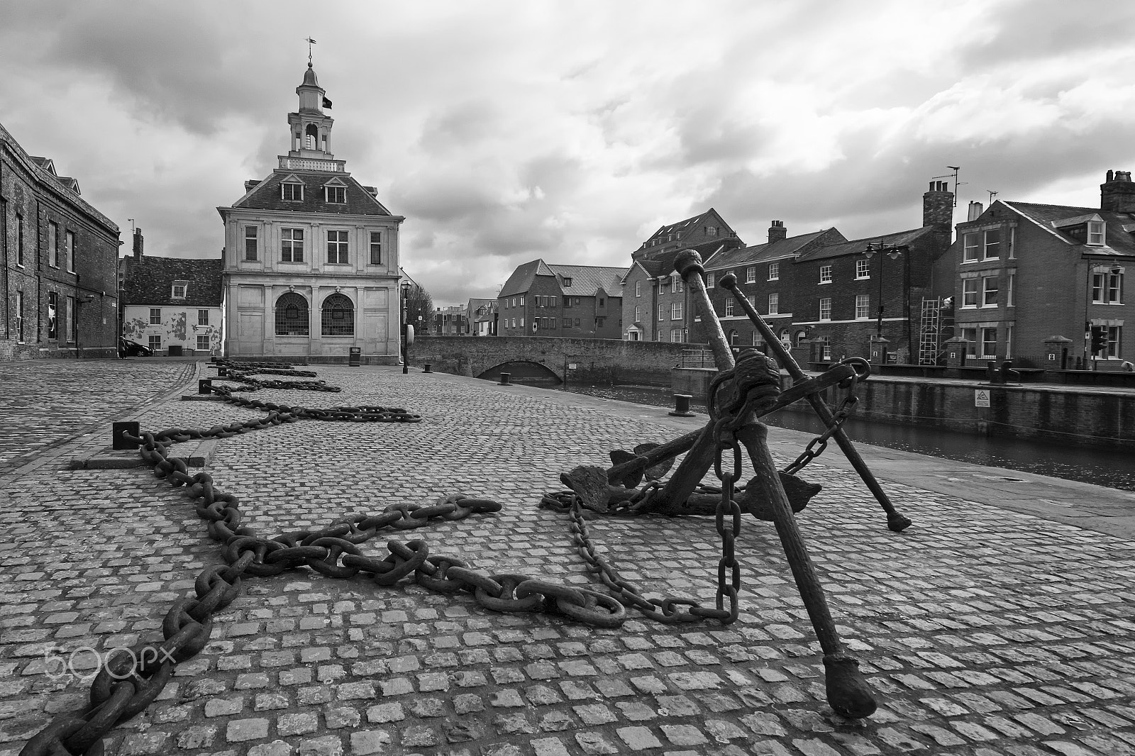Samsung NX1000 + Samsung NX 12-24mm F4-5.6 ED sample photo. The customs house and anchor -  kings lynn photography