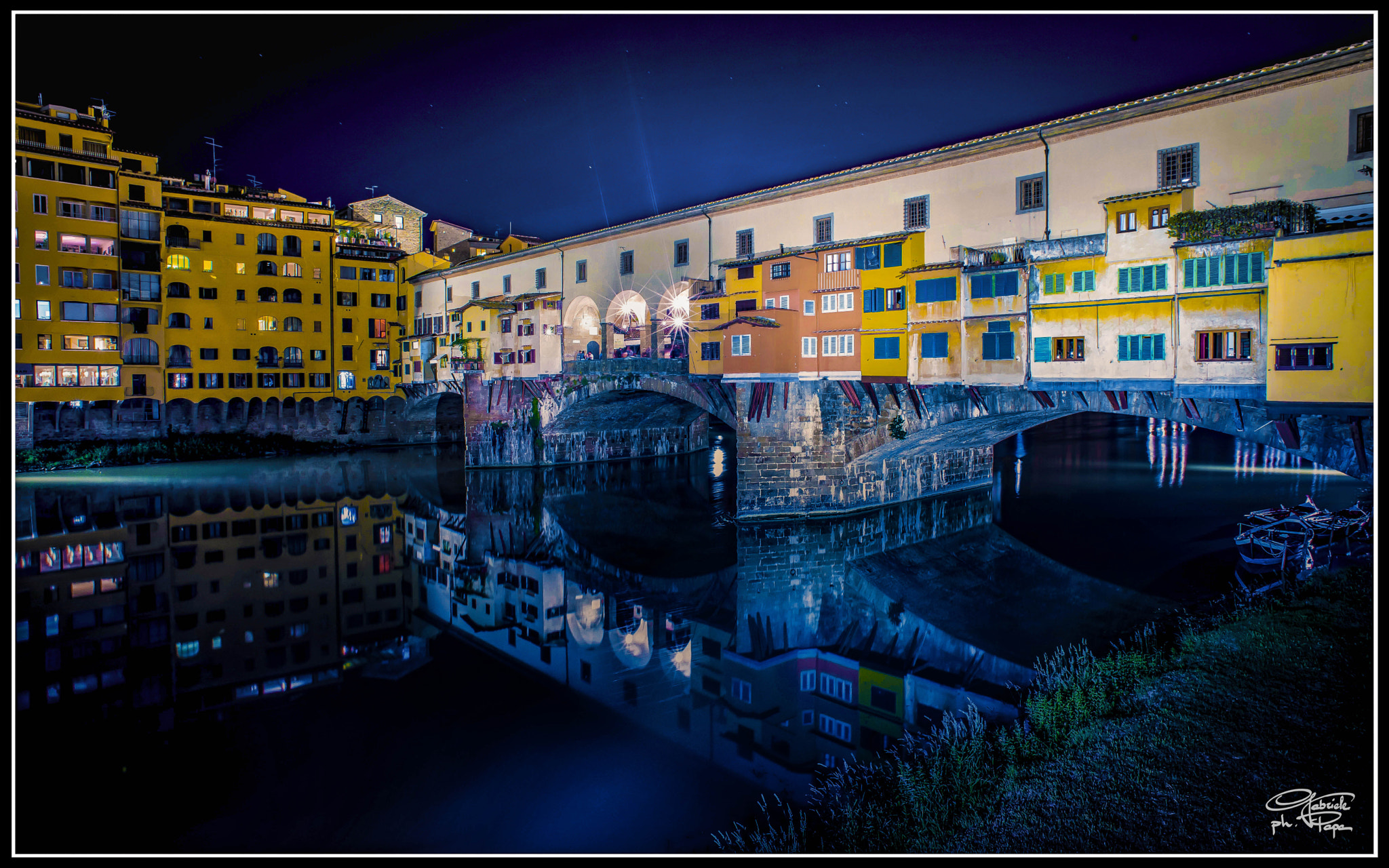 Nikon D750 + Nikon AF Nikkor 20mm F2.8D sample photo. Ponte vecchio by night photography