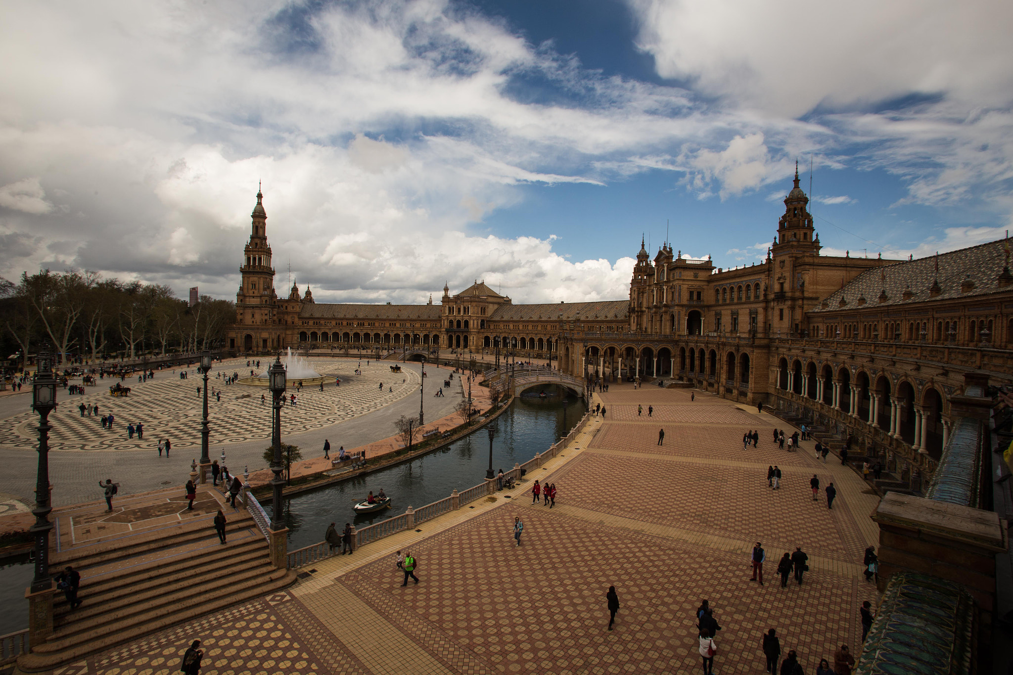 Canon EOS 6D + Canon EF 17-35mm f/2.8L sample photo. Sevilla, plaza de espana photography