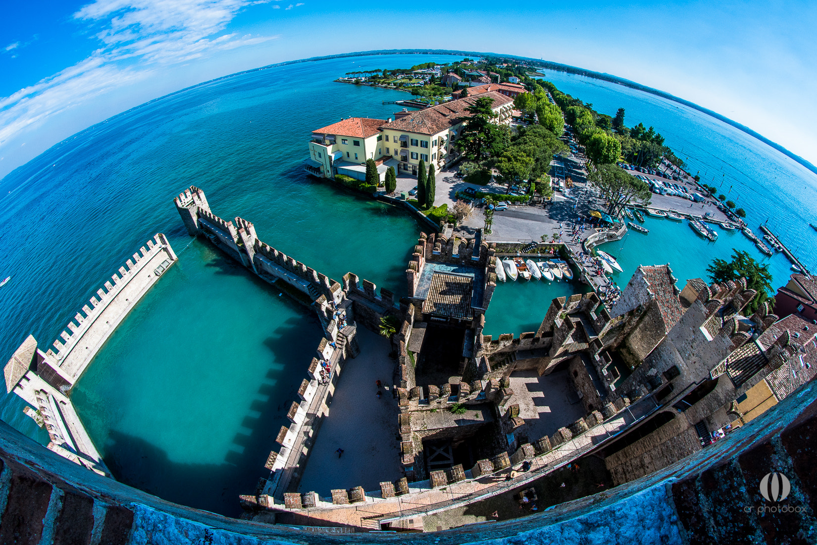 Nikon D500 + Samyang 8mm F3.5 Aspherical IF MC Fisheye sample photo. Sirmione photography