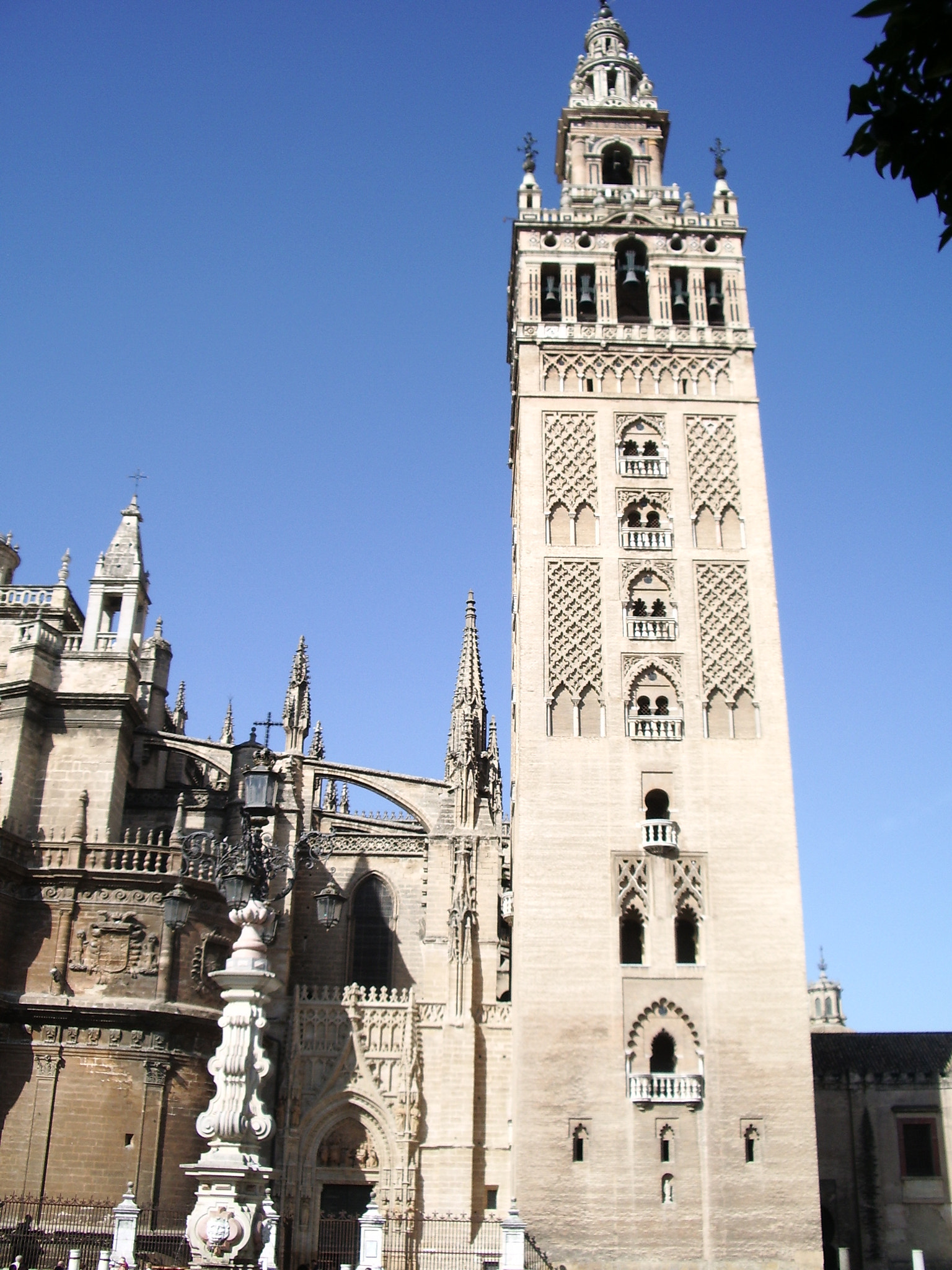 Pentax OPTIO S50 sample photo. La giralda.sevilla photography