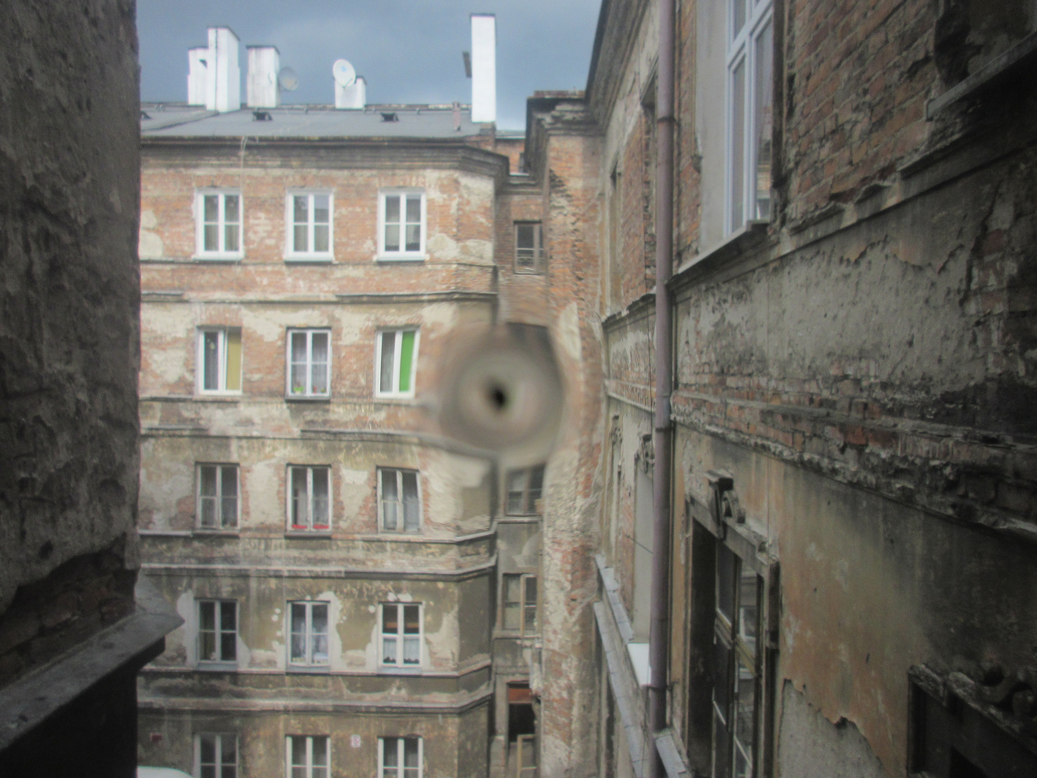 Canon PowerShot ELPH 340 HS (IXUS 265 HS / IXY 630) sample photo. A green window photography