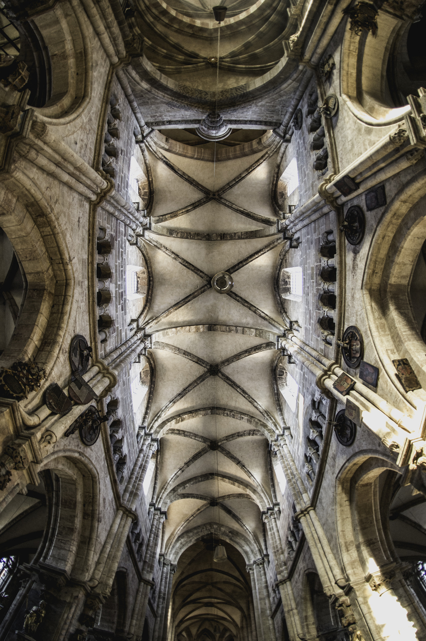 Nikon Df + Nikon AF Fisheye-Nikkor 16mm F2.8D sample photo. Sankt sebaldus kirche ceiling photography