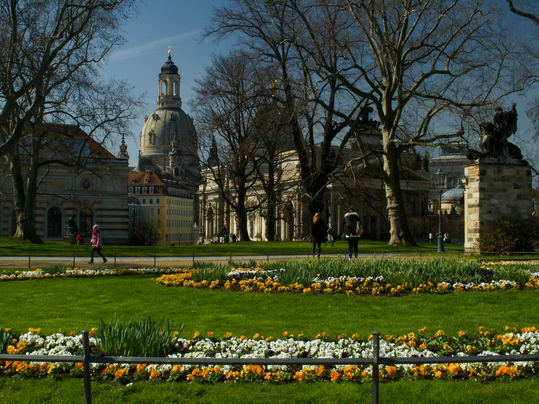 Nikon D3100 + 18.00 - 55.00 mm f/3.5 - 5.6 sample photo. Dresden photography