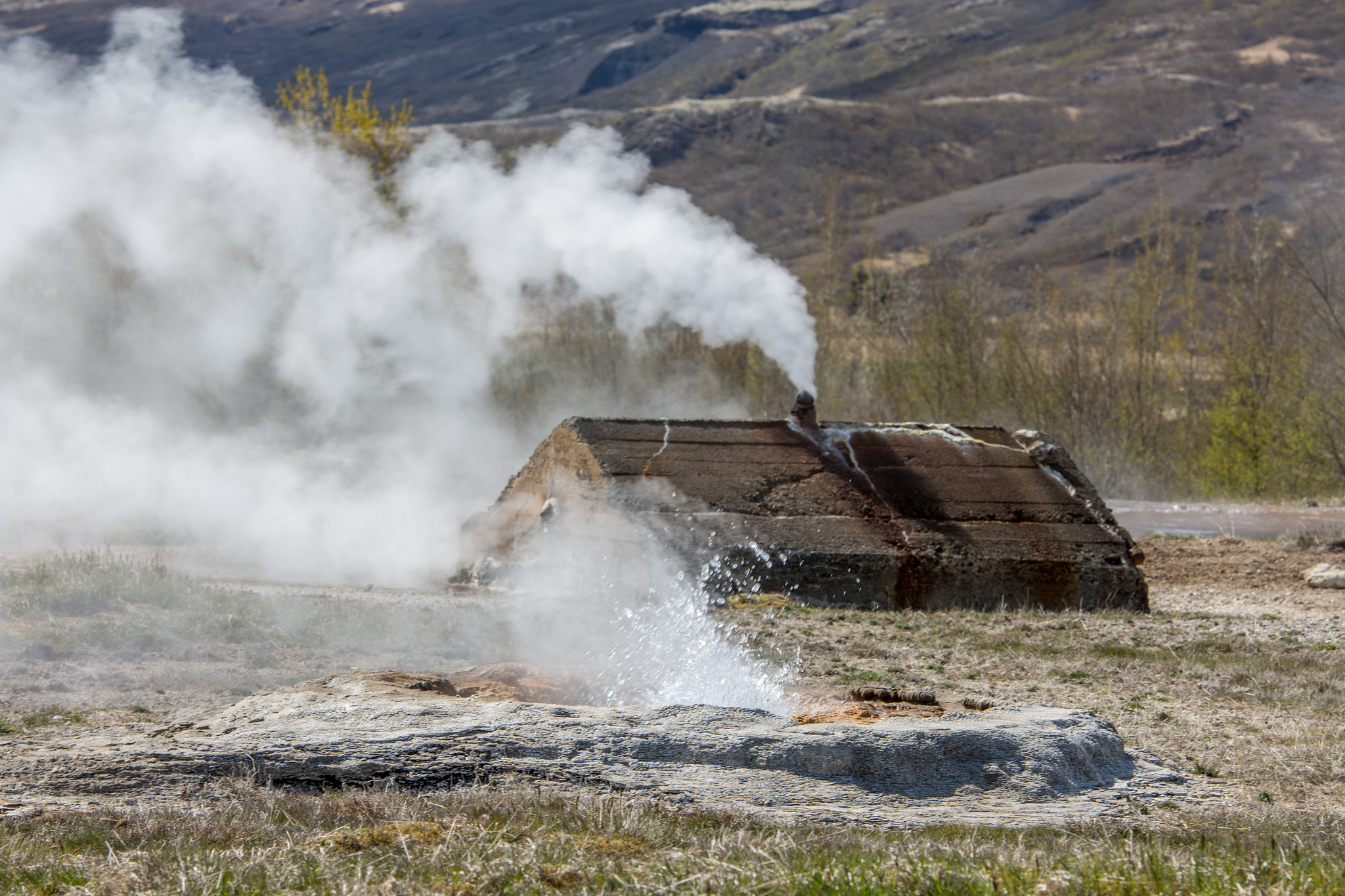 Canon EOS 700D (EOS Rebel T5i / EOS Kiss X7i) + Sigma 70-200mm F2.8 EX DG OS HSM sample photo. Geothermal heat photography