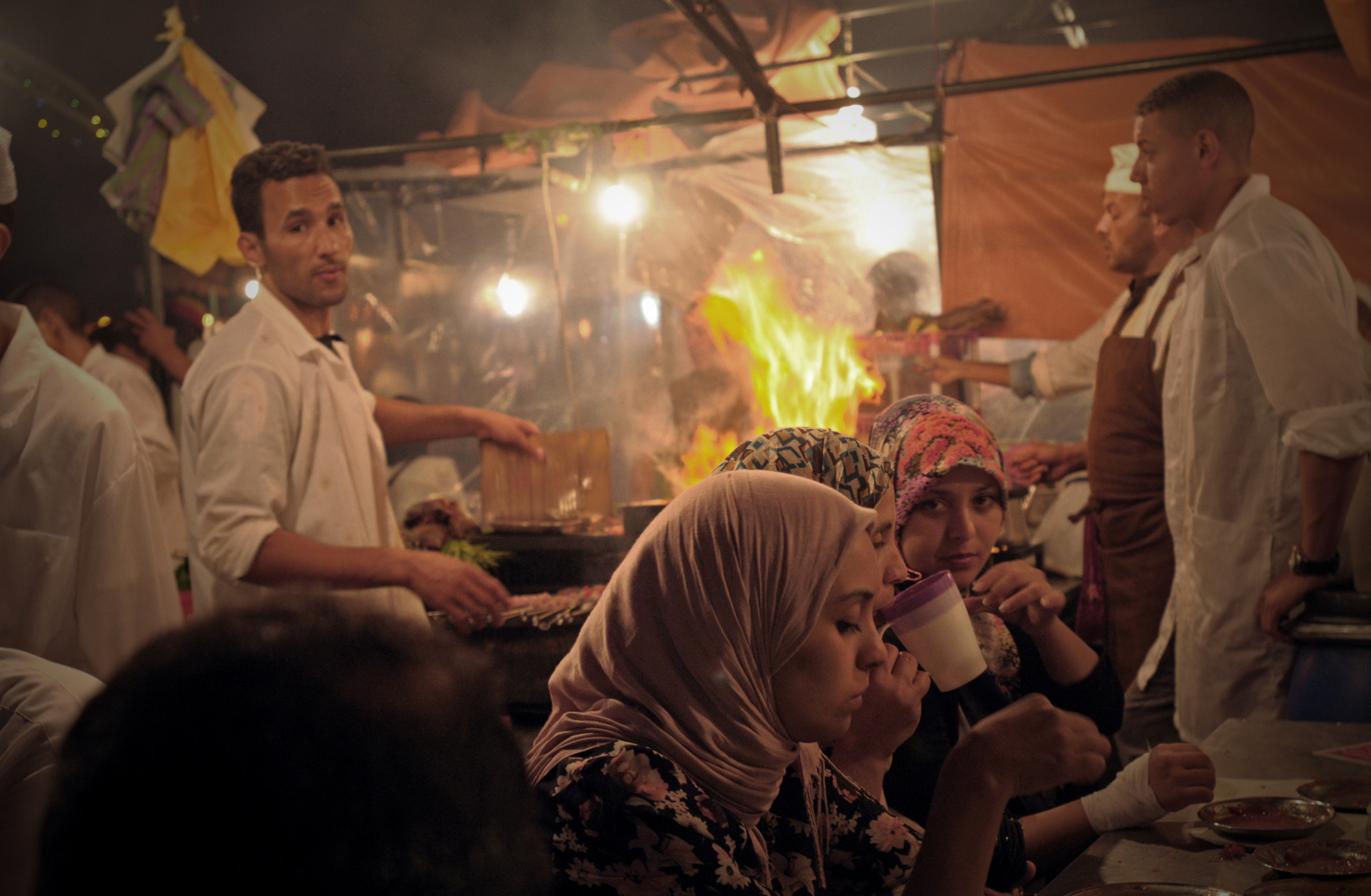 Nikon AF-S Nikkor 17-35mm F2.8D ED-IF sample photo. Time for supper at the medina. photography