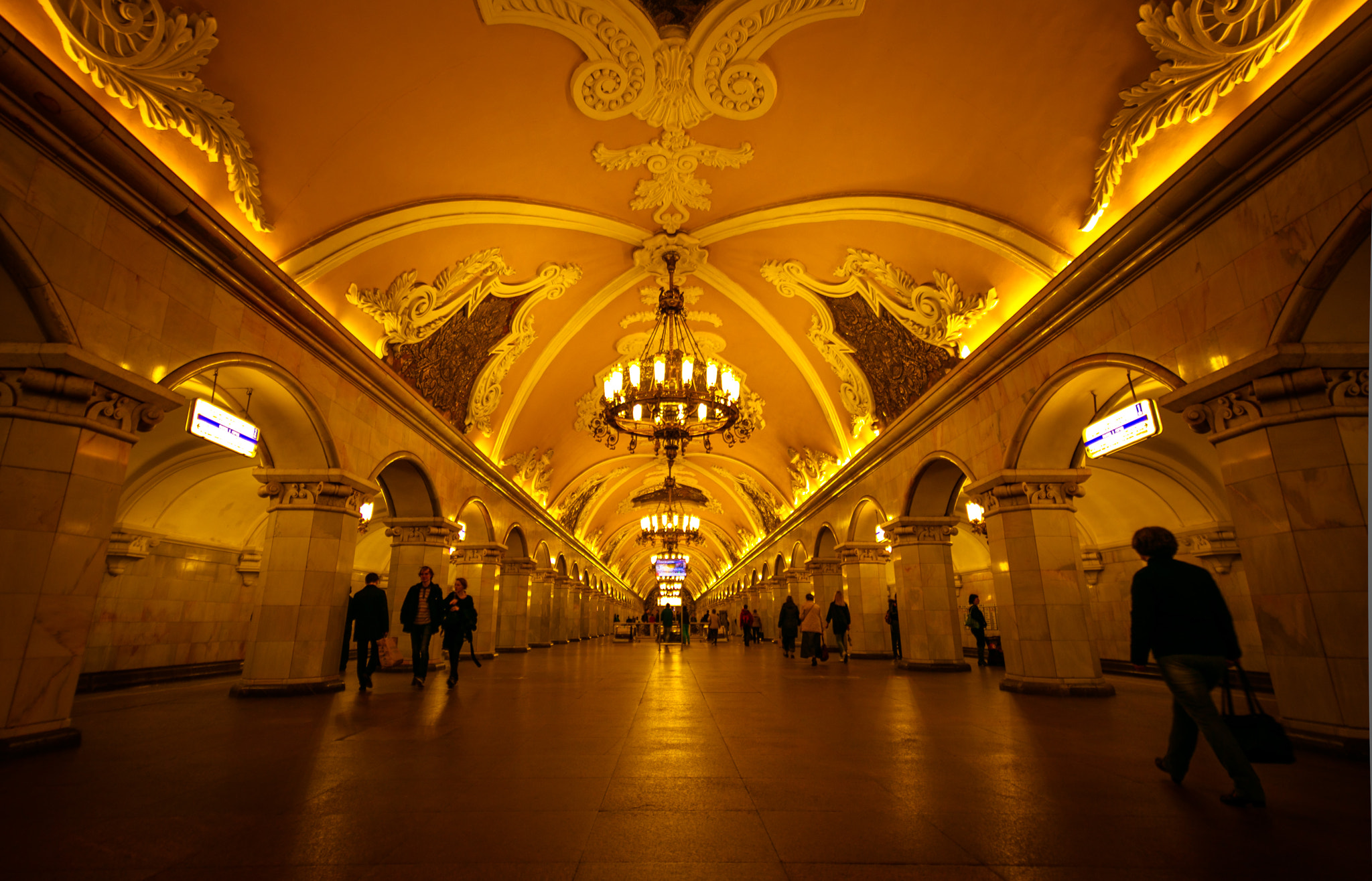 Canon TS-E 17mm F4L Tilt-Shift sample photo. Метро photography