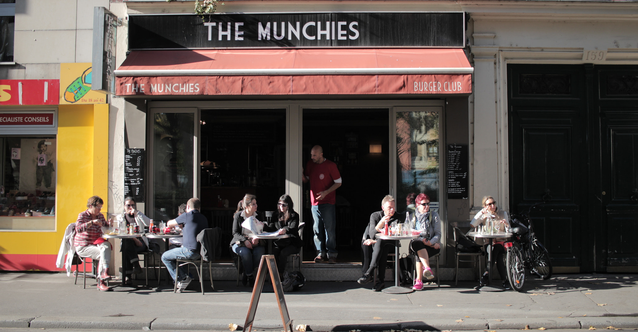 Canon EOS 100D (EOS Rebel SL1 / EOS Kiss X7) sample photo. Lunching on a sunny paris day photography