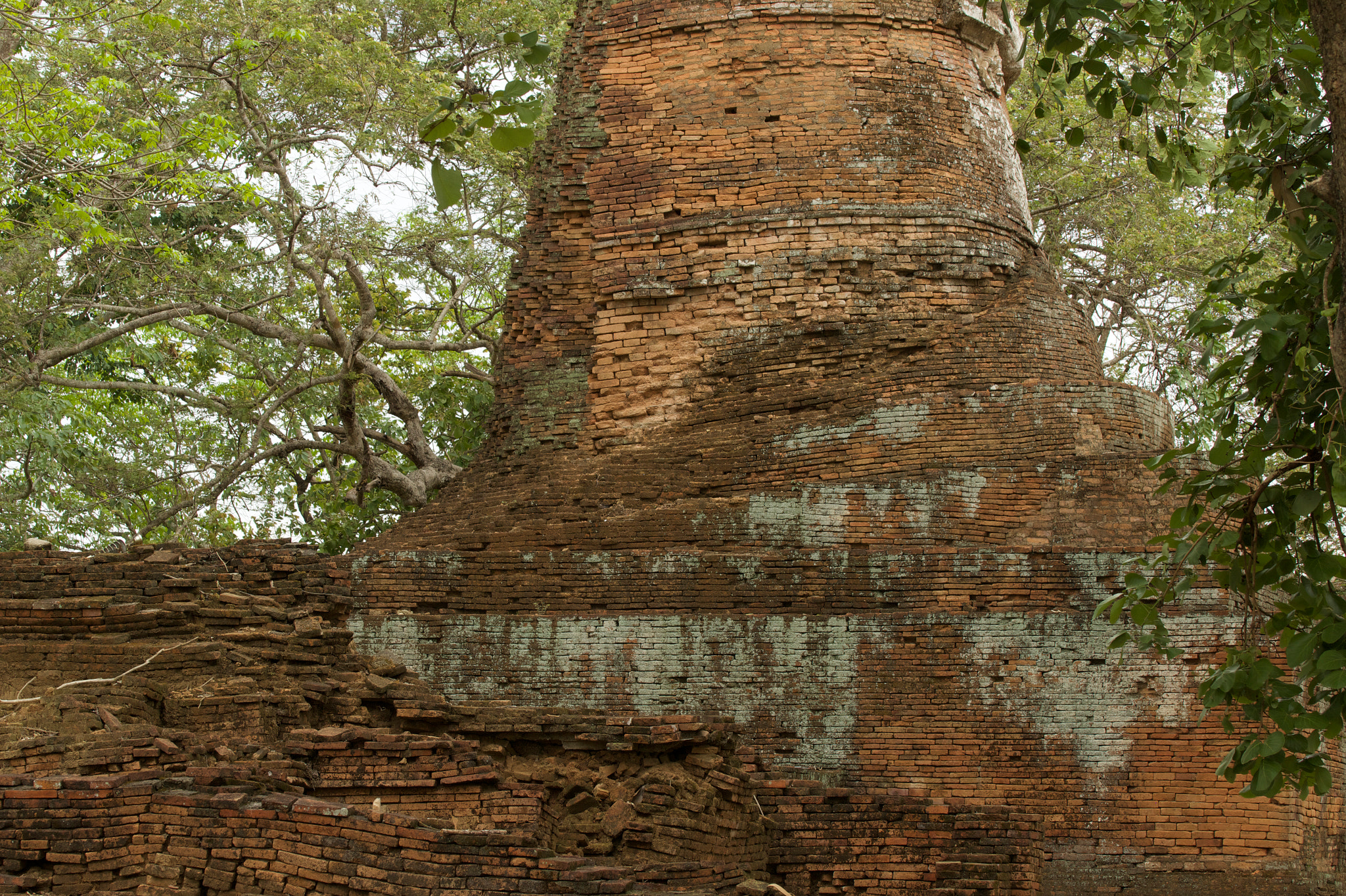 Canon EF 100-400mm F4.5-5.6L IS USM sample photo. Ruins of stupa photography