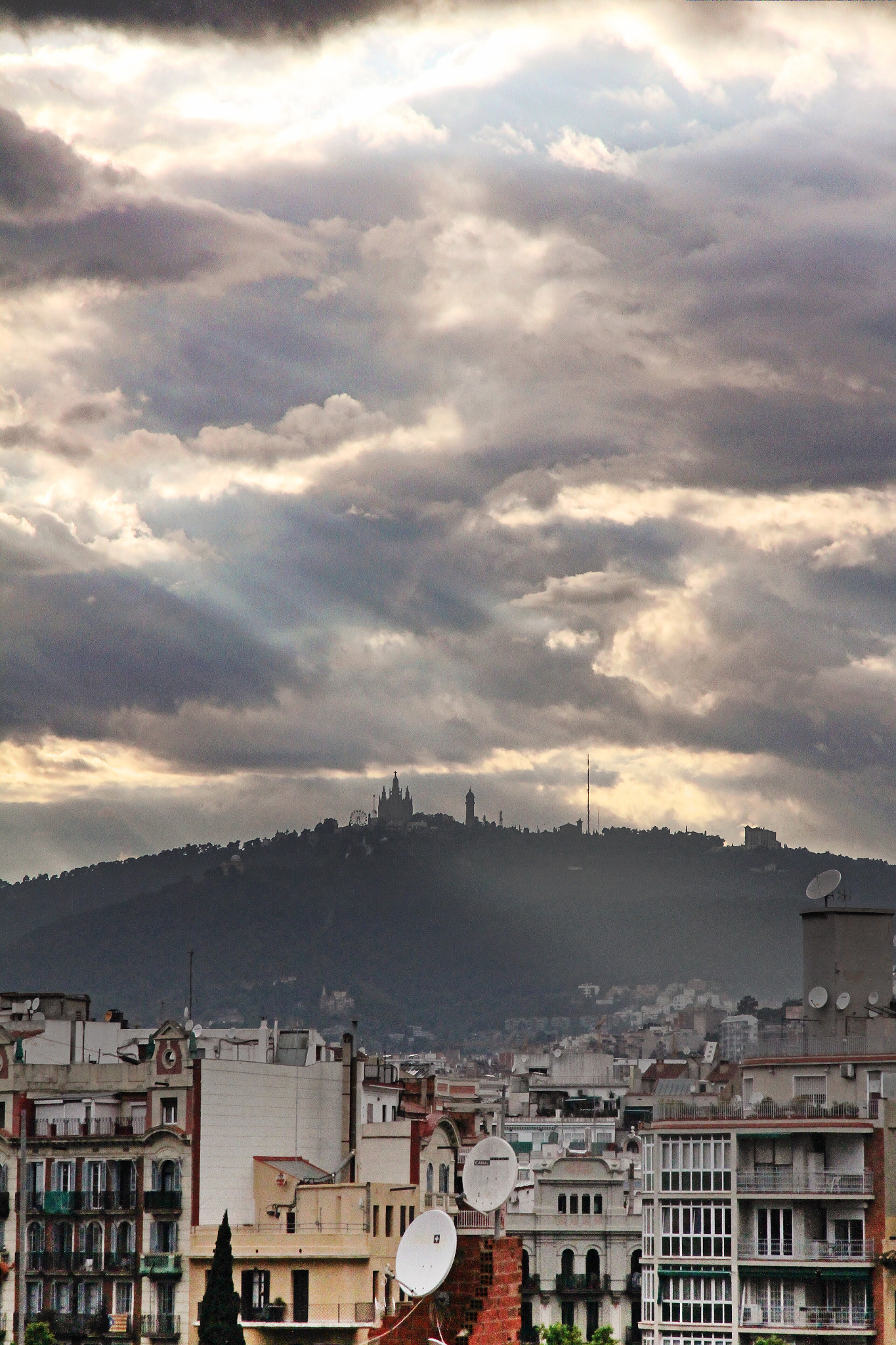 Canon EOS 7D + Canon EF-S 15-85mm F3.5-5.6 IS USM sample photo. Barcelona - tibidabo photography