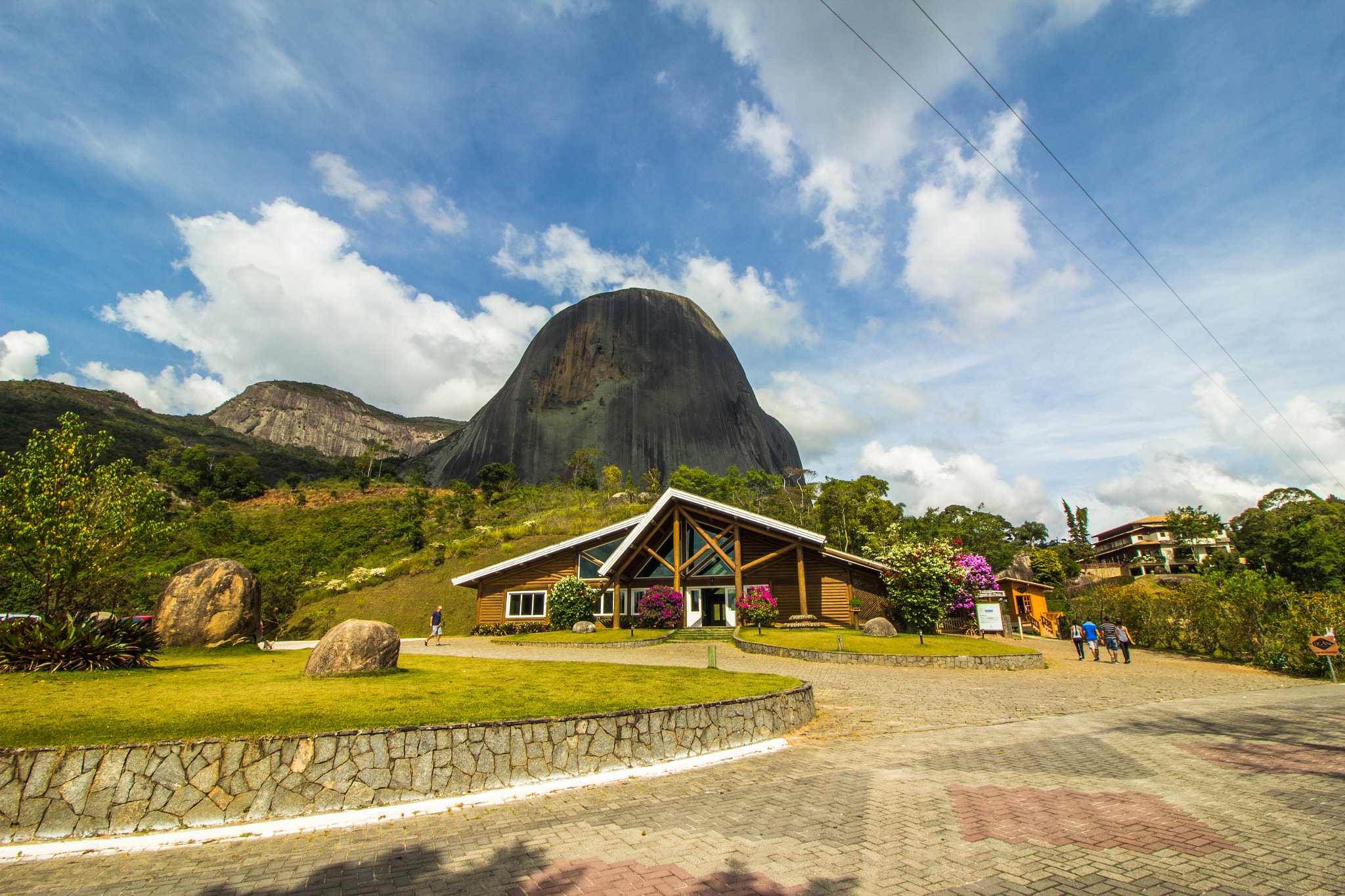 Canon EF-S 10-18mm F4.5–5.6 IS STM sample photo. Pedra azul photography