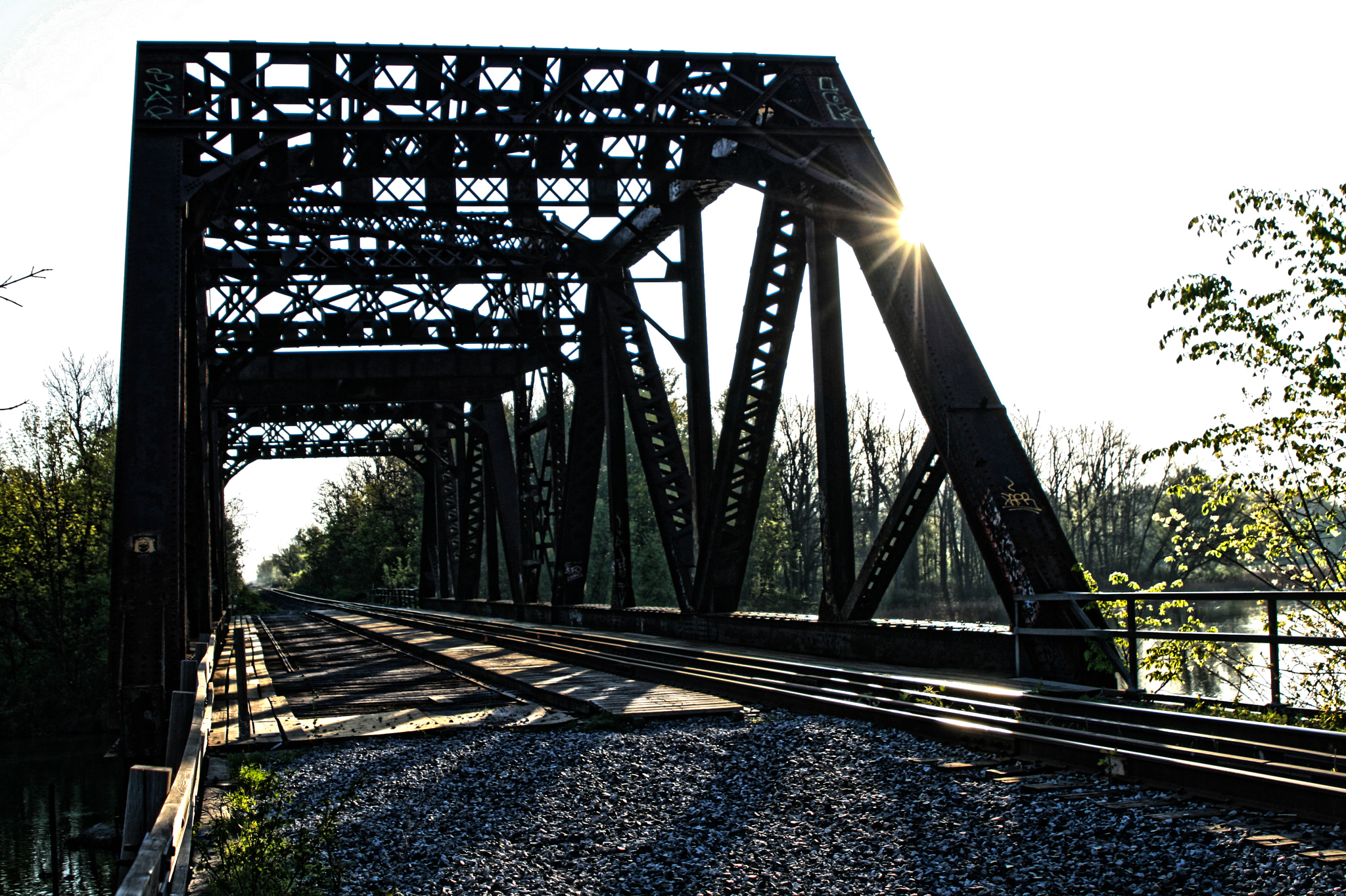 Canon EF 28-105mm f/3.5-4.5 USM sample photo. Grassybrook train bridge photography